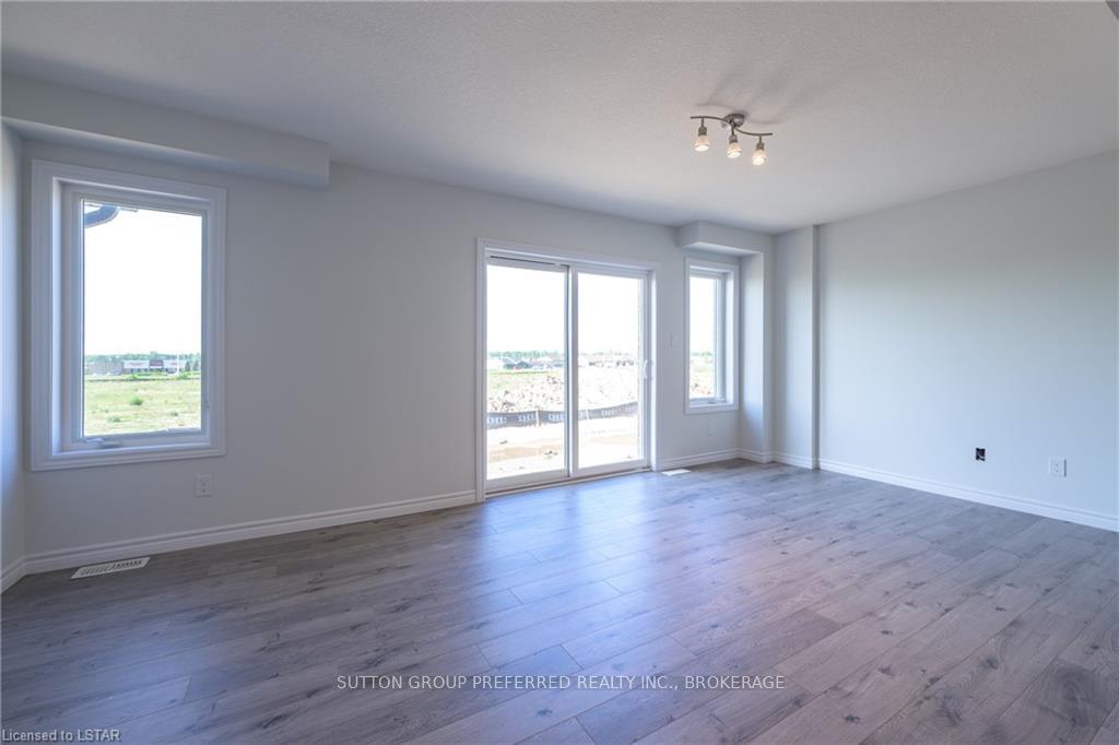 Photo 10 of 341 Kennington Way, London, South W — HOMEH