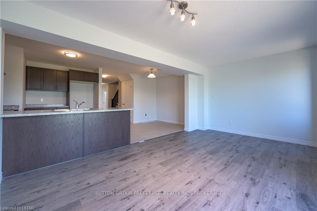 Photo 13 of 341 Kennington Way, London, South W — HOMEH