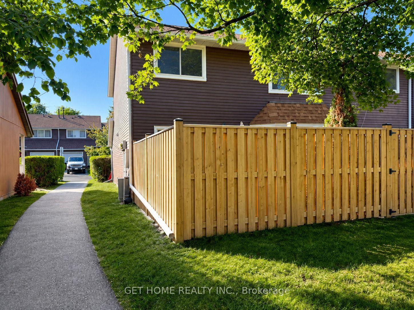 Photo 2 of Unit #23, 2185 Fairchild Boulevard, Burlington, Tyandaga — HOMEH
