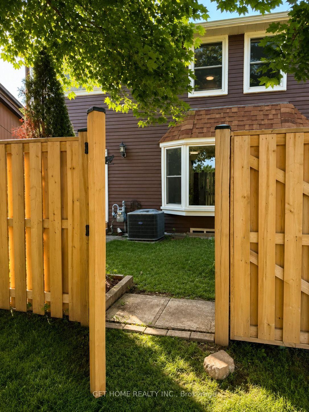 Photo 3 of Unit #23, 2185 Fairchild Boulevard, Burlington, Tyandaga — HOMEH