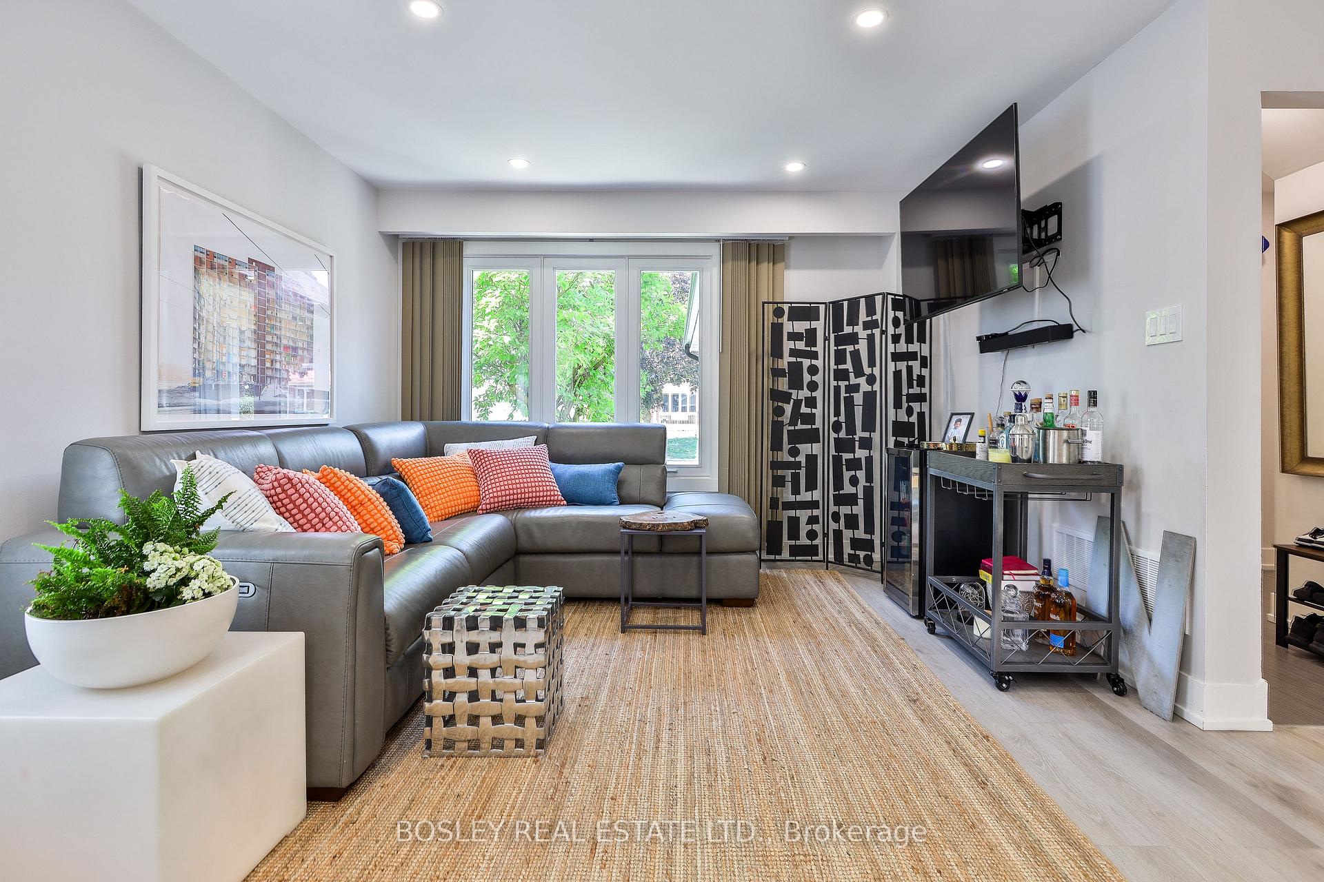 Photo 5 of 21 Courtleigh Square, Brampton, Heart Lake East — HOMEH