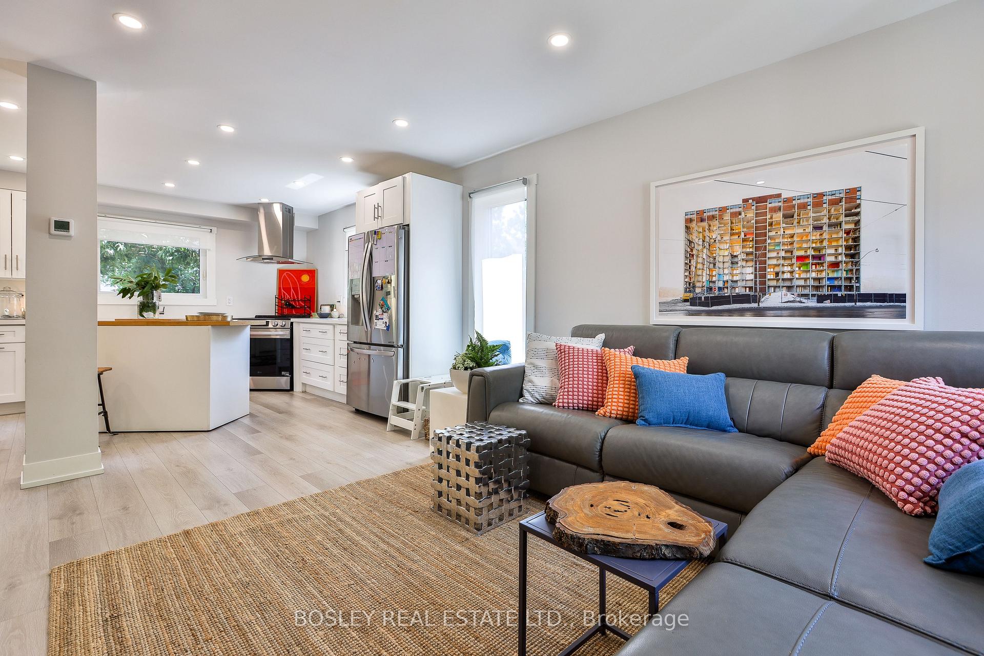 Photo 6 of 21 Courtleigh Square, Brampton, Heart Lake East — HOMEH