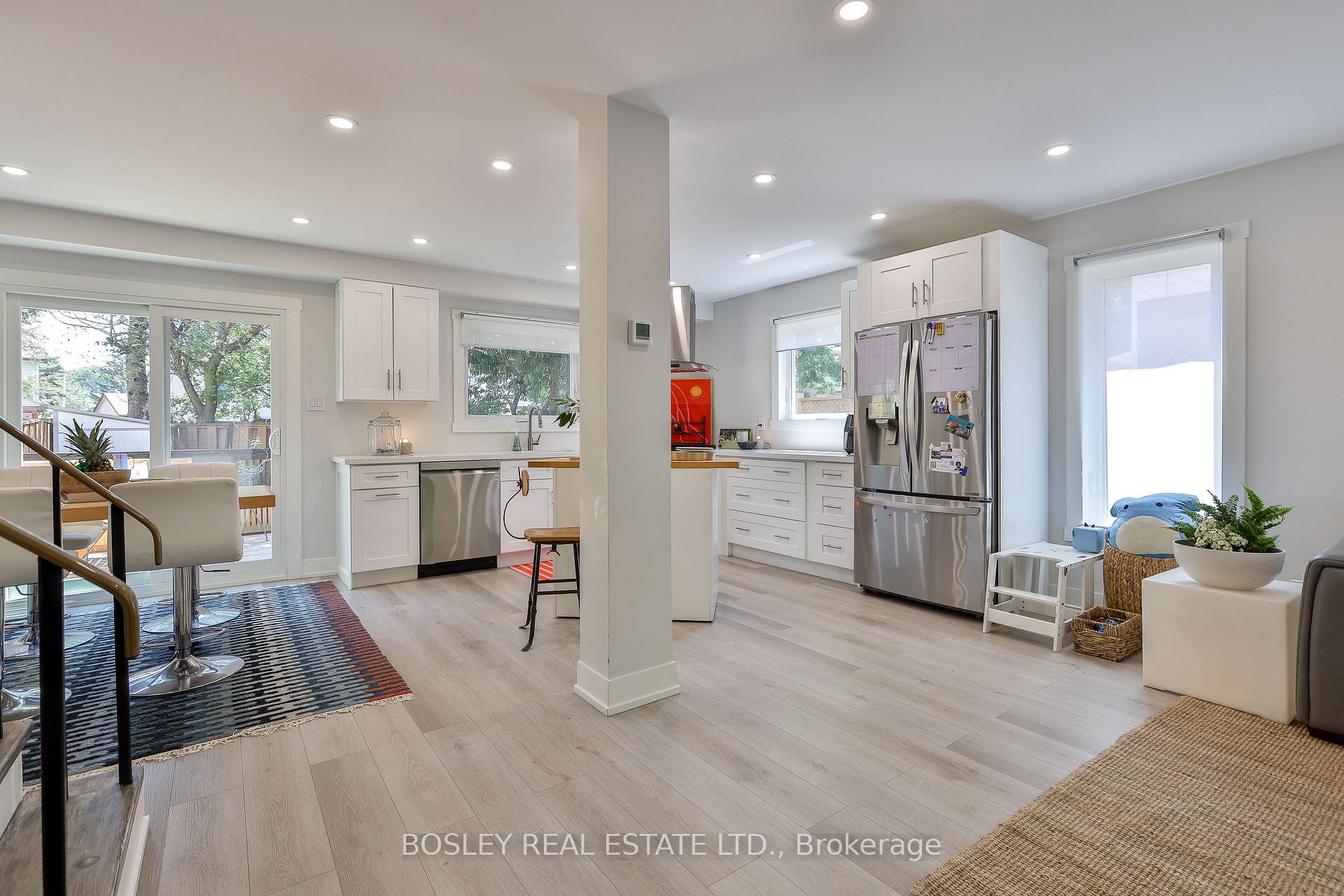 Photo 8 of 21 Courtleigh Square, Brampton, Heart Lake East — HOMEH