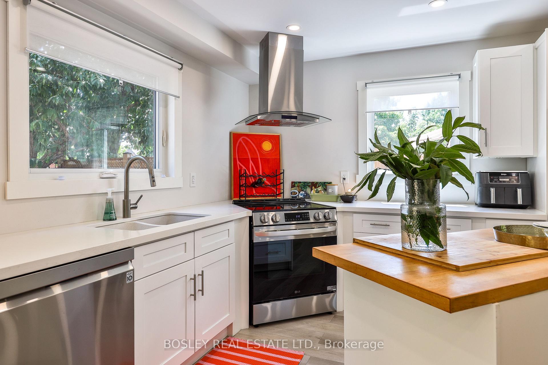 Photo 9 of 21 Courtleigh Square, Brampton, Heart Lake East — HOMEH