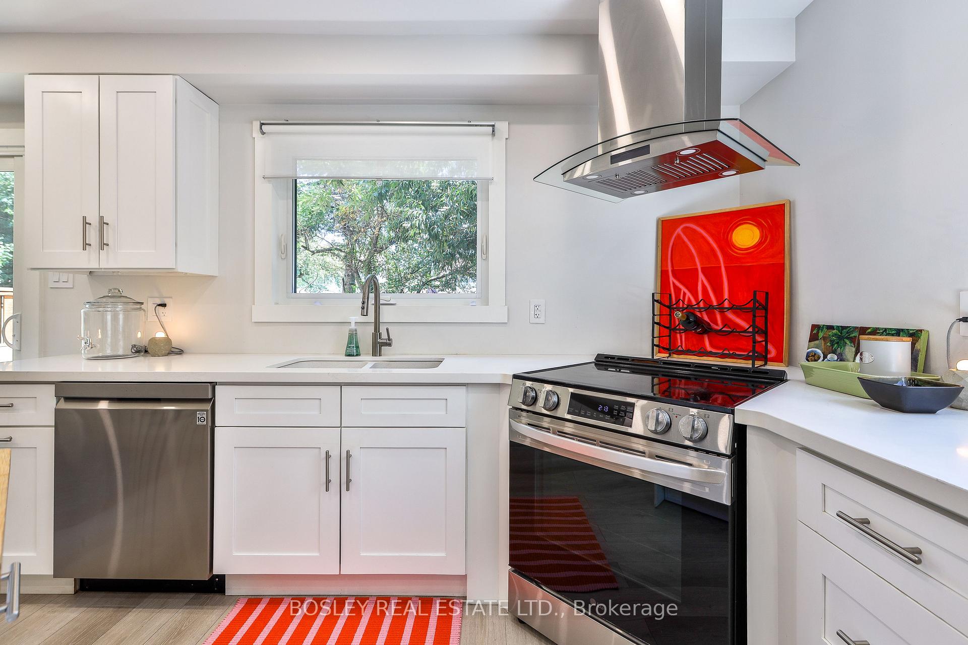 Photo 10 of 21 Courtleigh Square, Brampton, Heart Lake East — HOMEH