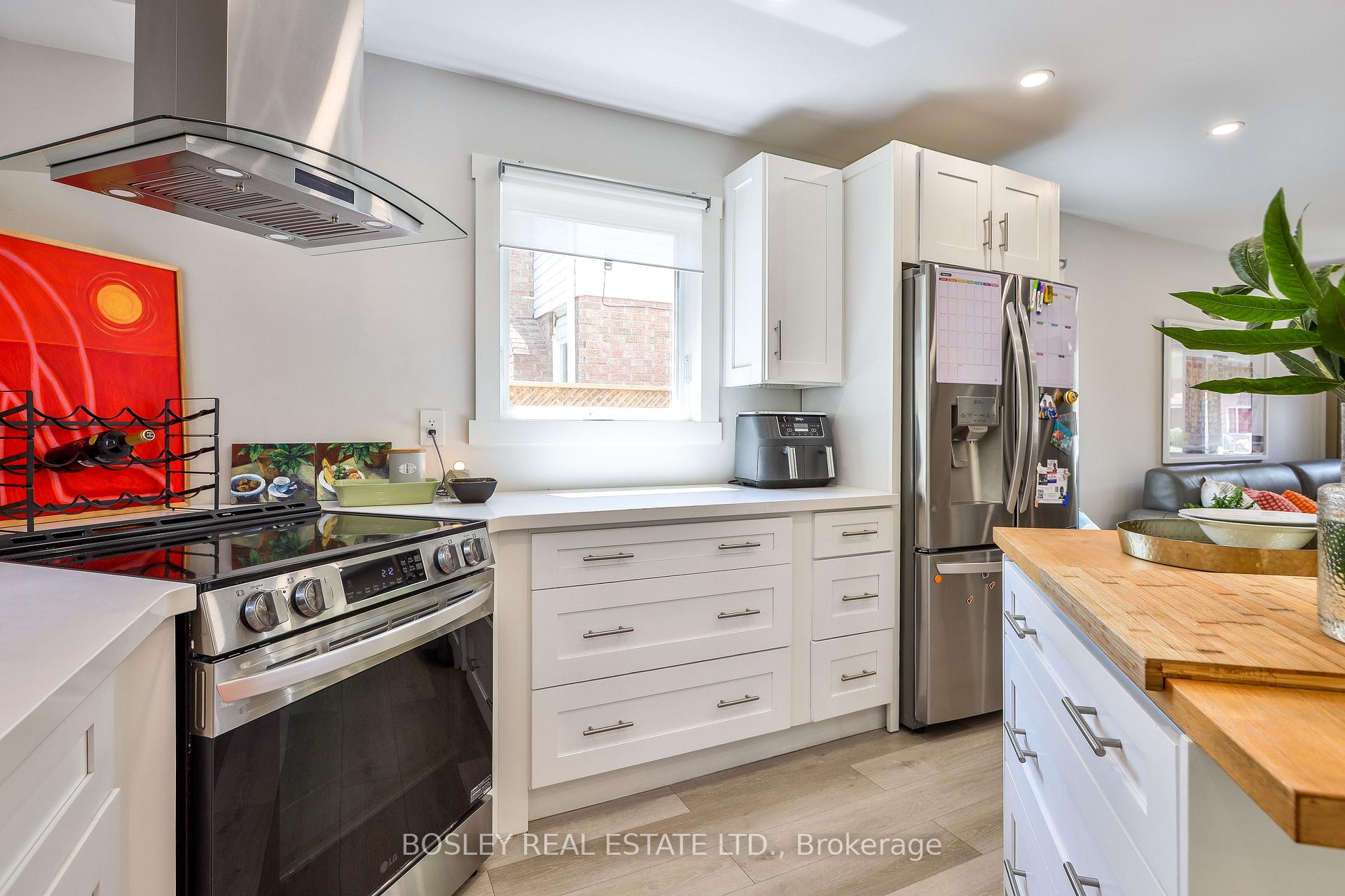 Photo 11 of 21 Courtleigh Square, Brampton, Heart Lake East — HOMEH