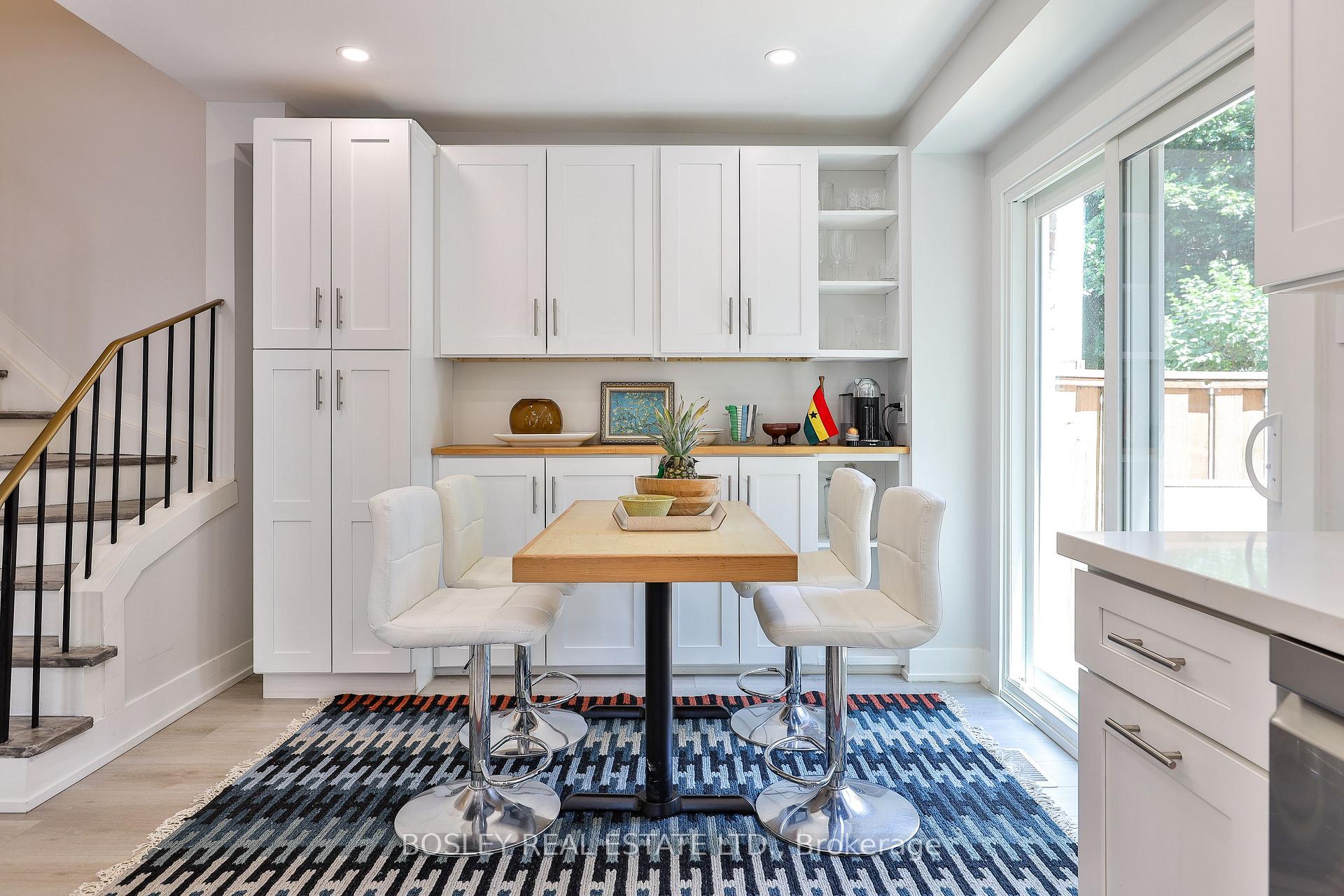 Photo 12 of 21 Courtleigh Square, Brampton, Heart Lake East — HOMEH