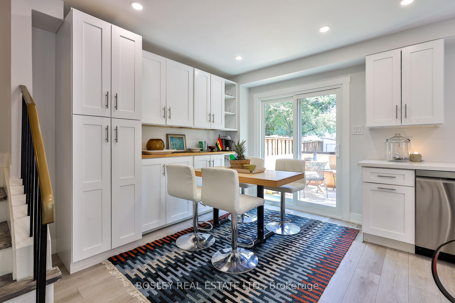 Photo 13 of 21 Courtleigh Square, Brampton, Heart Lake East — HOMEH