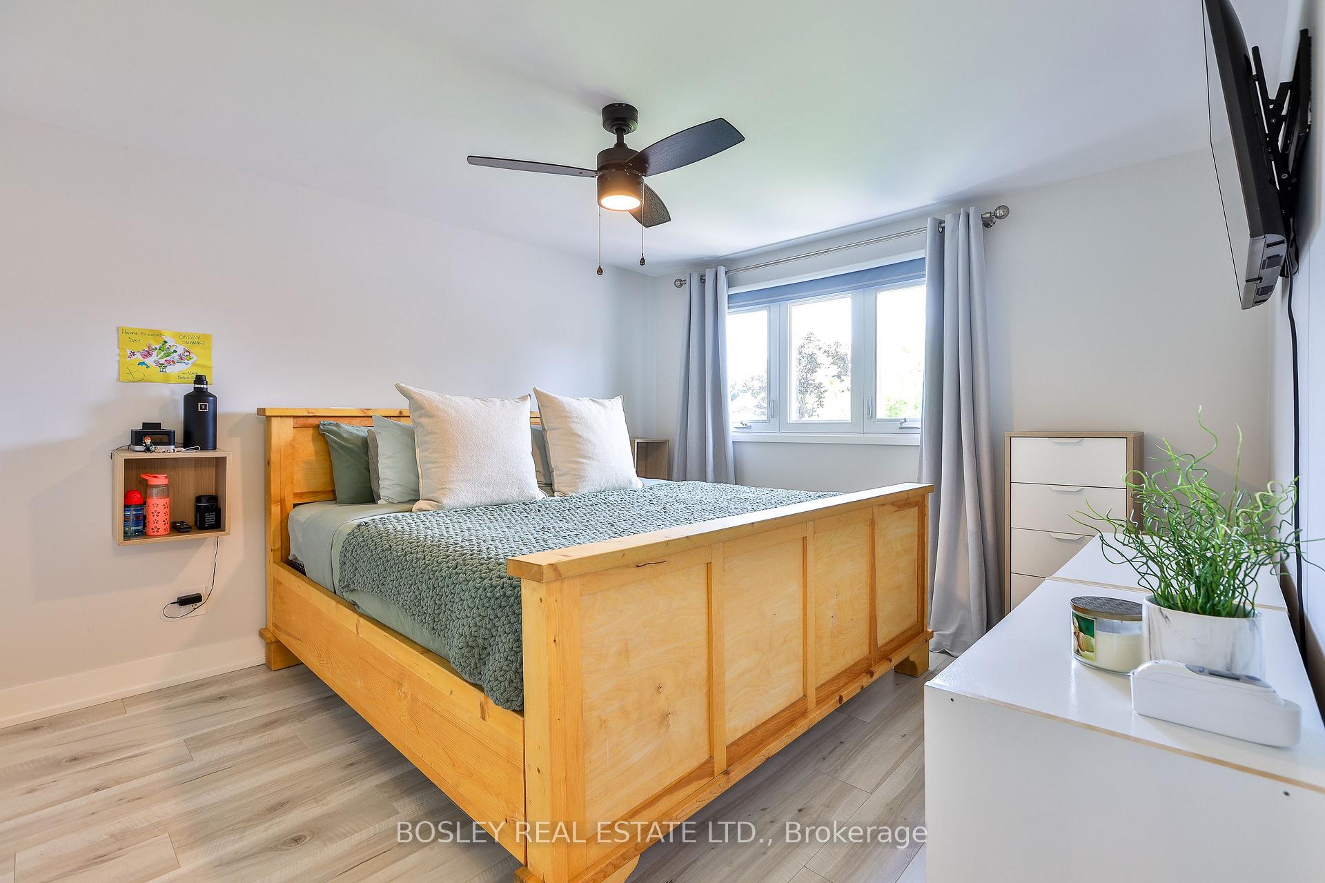 Photo 17 of 21 Courtleigh Square, Brampton, Heart Lake East — HOMEH