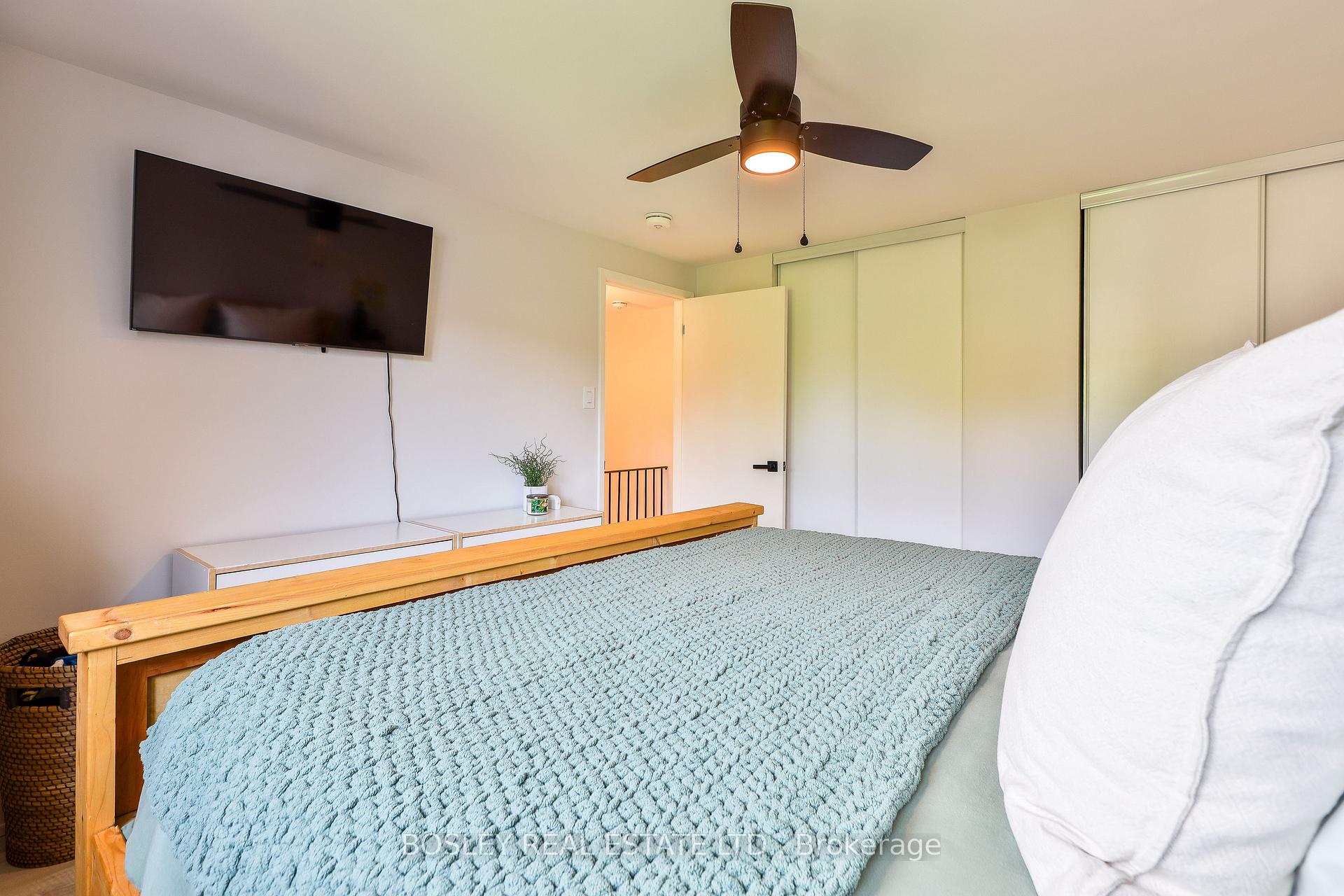 Photo 18 of 21 Courtleigh Square, Brampton, Heart Lake East — HOMEH