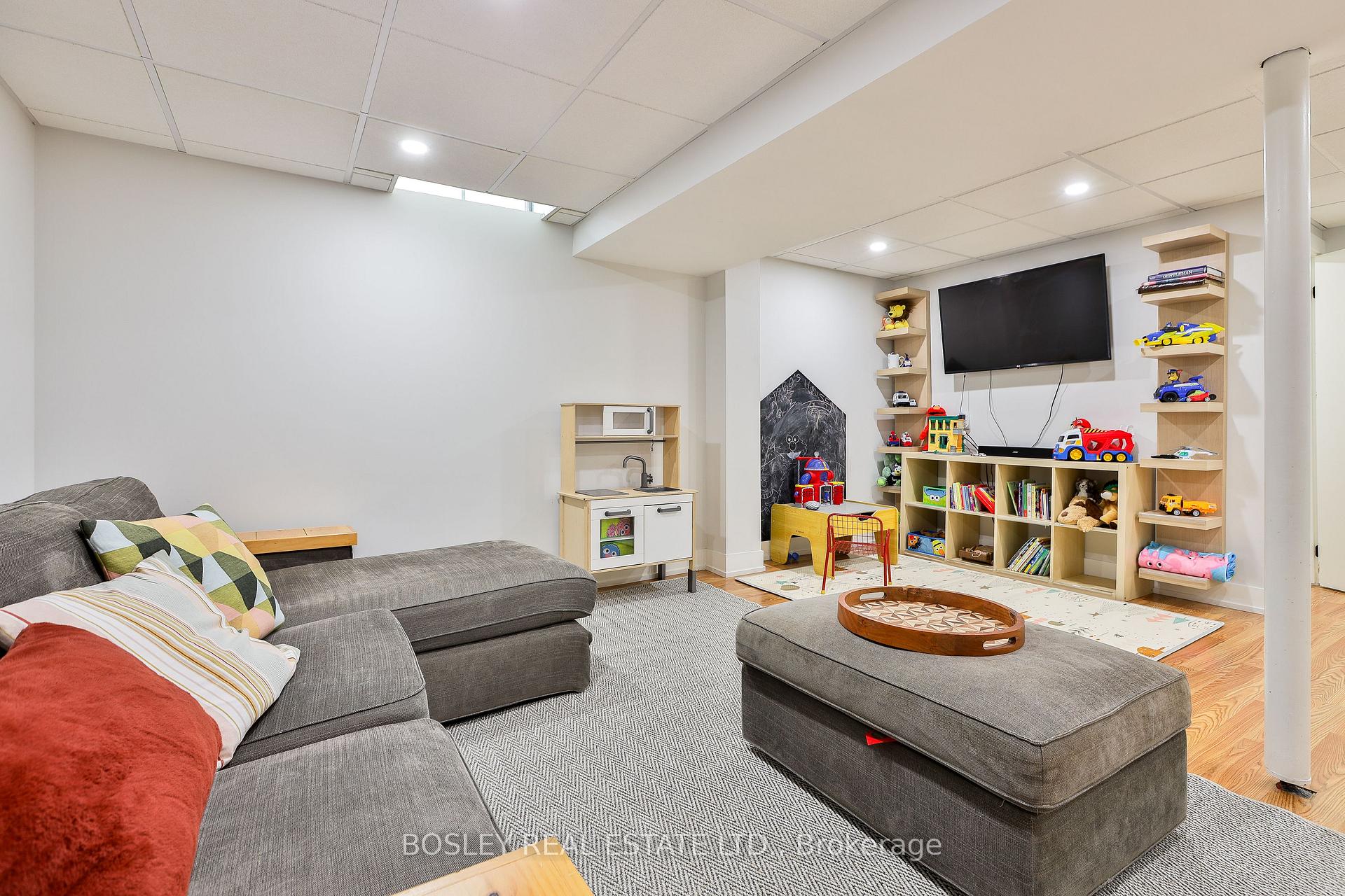 Photo 25 of 21 Courtleigh Square, Brampton, Heart Lake East — HOMEH