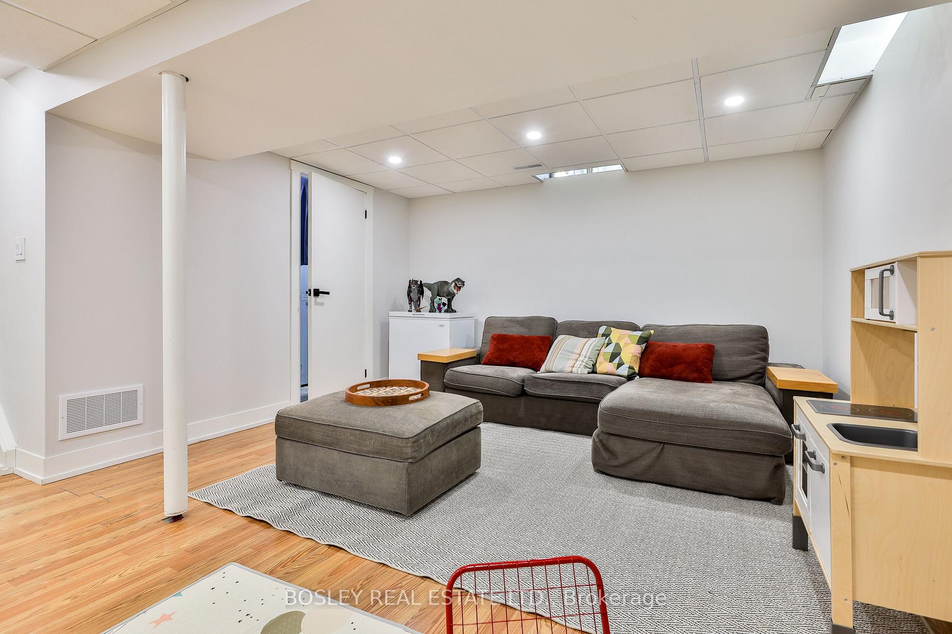 Photo 27 of 21 Courtleigh Square, Brampton, Heart Lake East — HOMEH