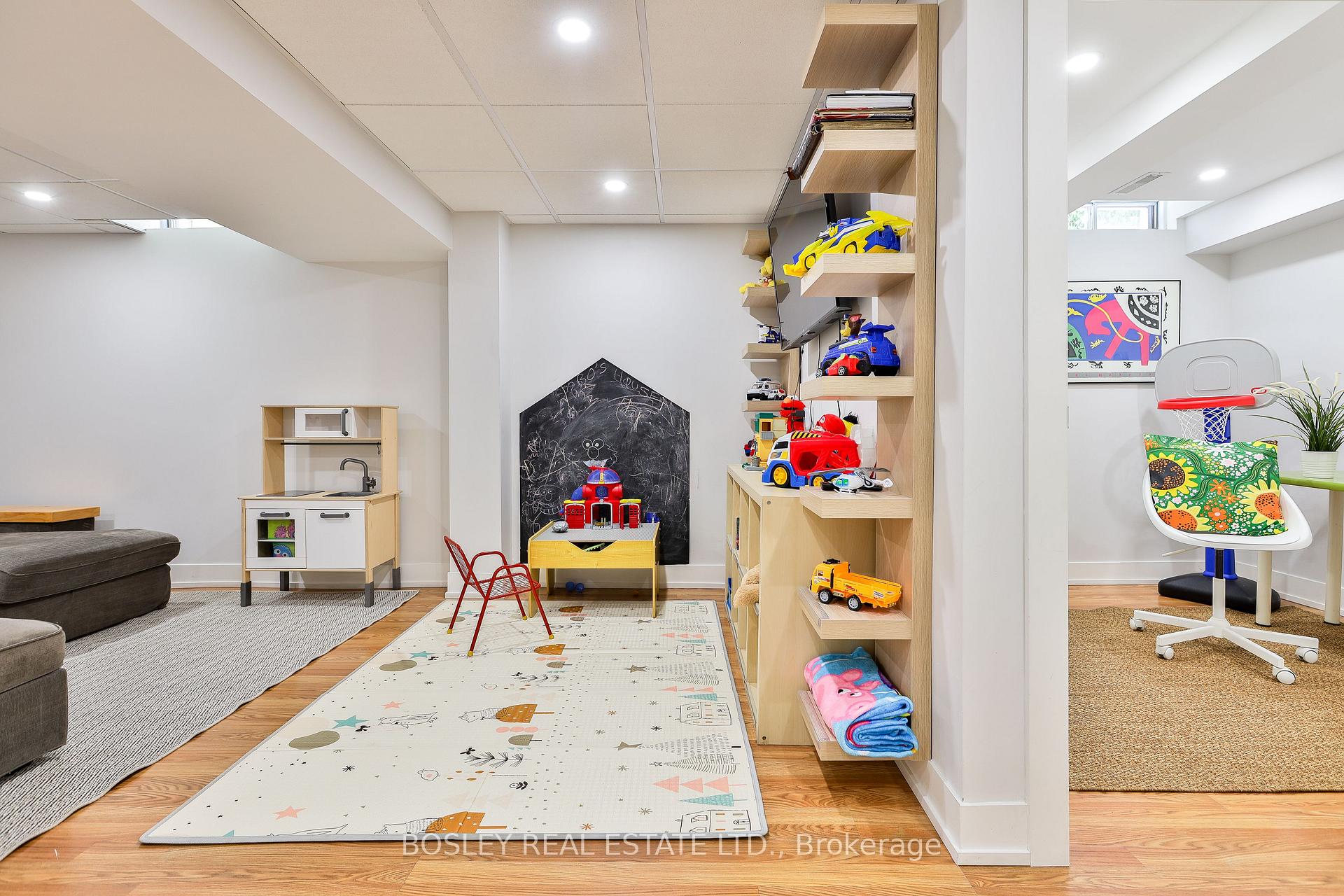 Photo 28 of 21 Courtleigh Square, Brampton, Heart Lake East — HOMEH