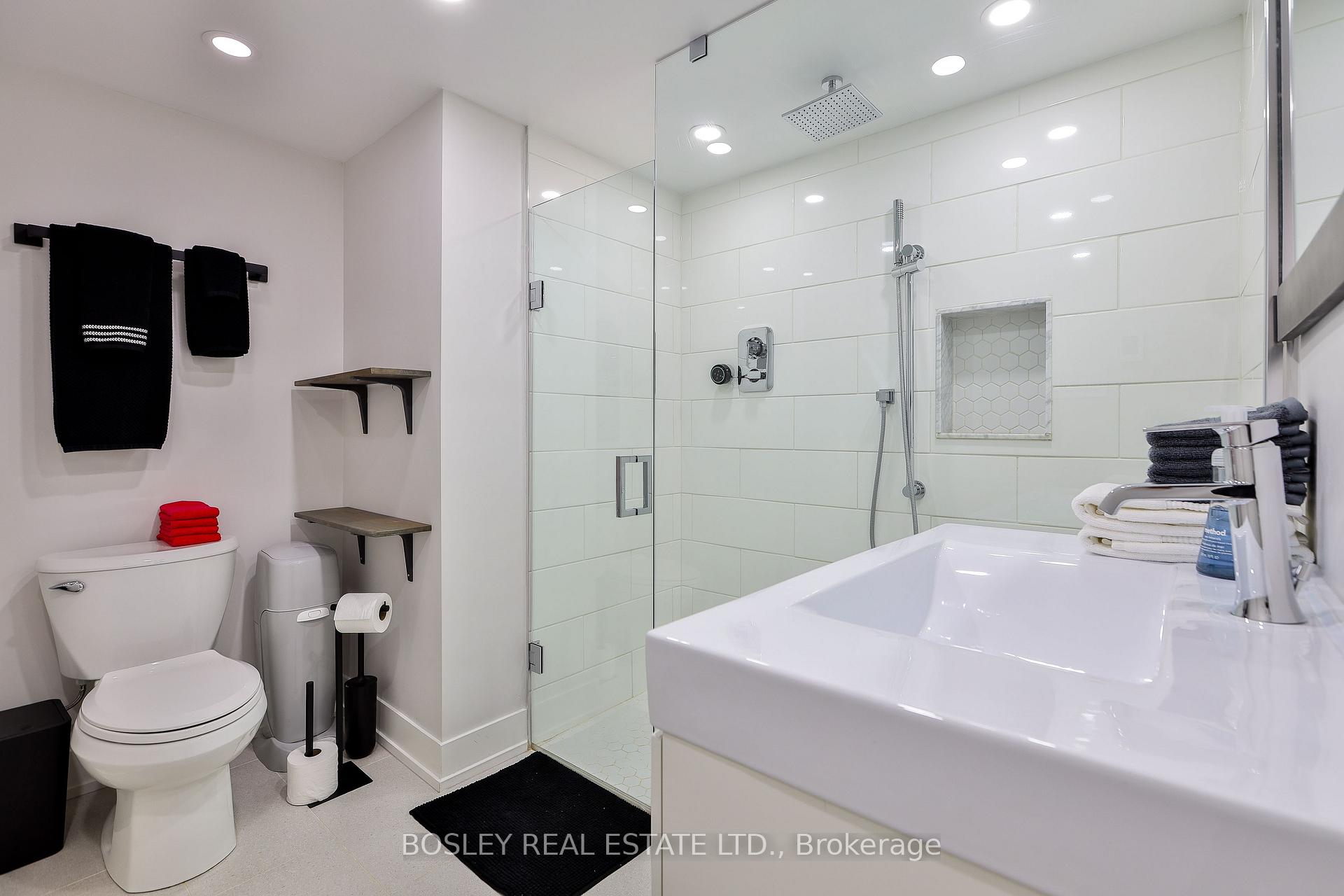 Photo 30 of 21 Courtleigh Square, Brampton, Heart Lake East — HOMEH