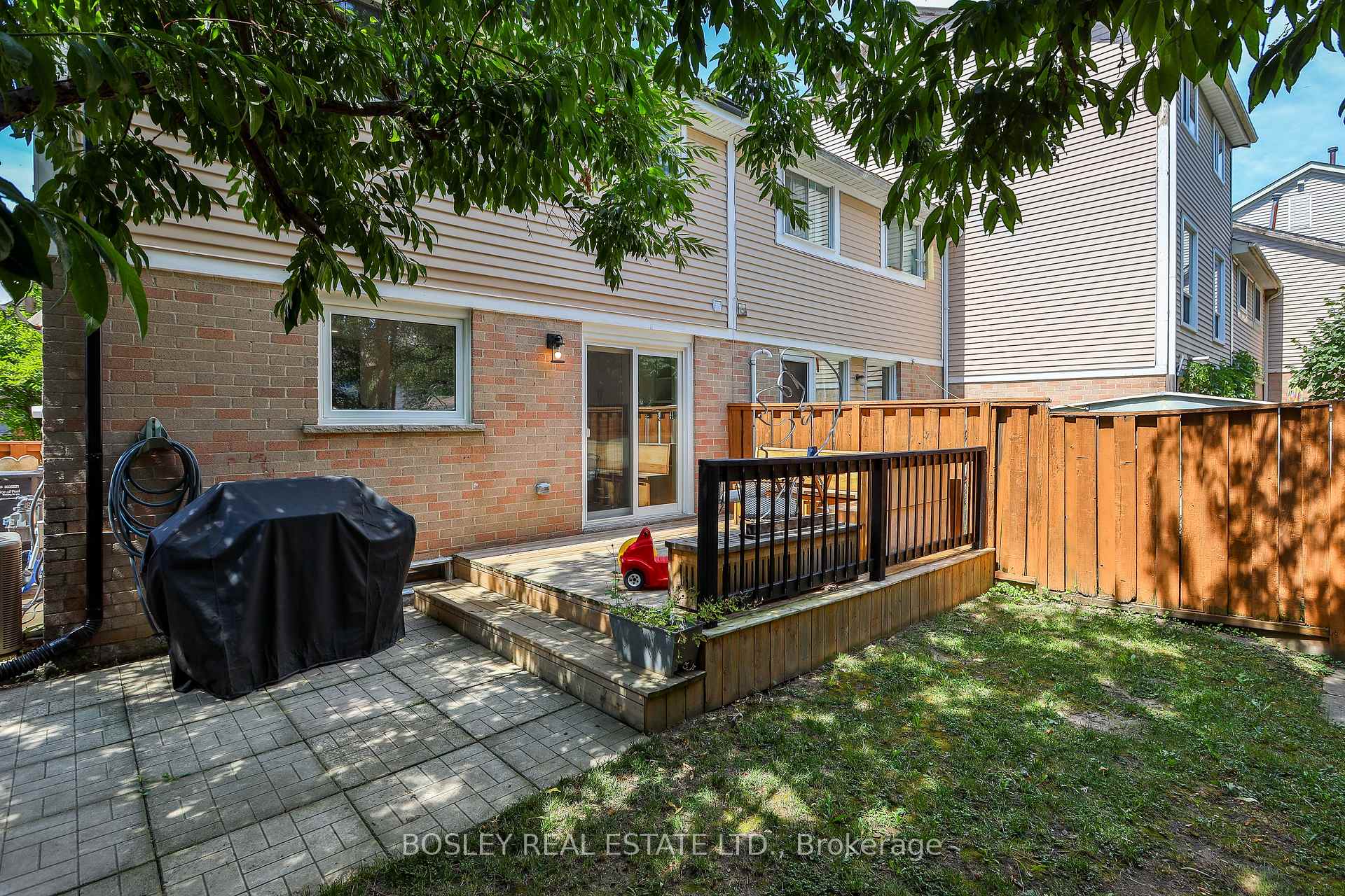 Photo 34 of 21 Courtleigh Square, Brampton, Heart Lake East — HOMEH