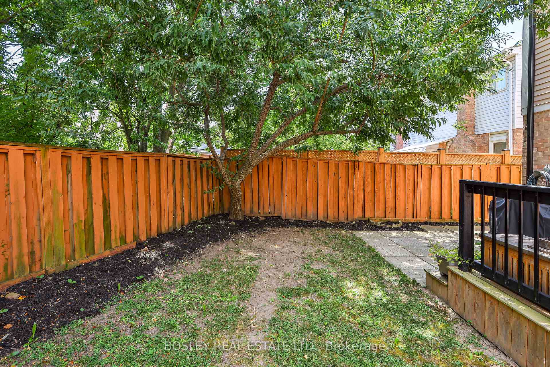 Photo 36 of 21 Courtleigh Square, Brampton, Heart Lake East — HOMEH