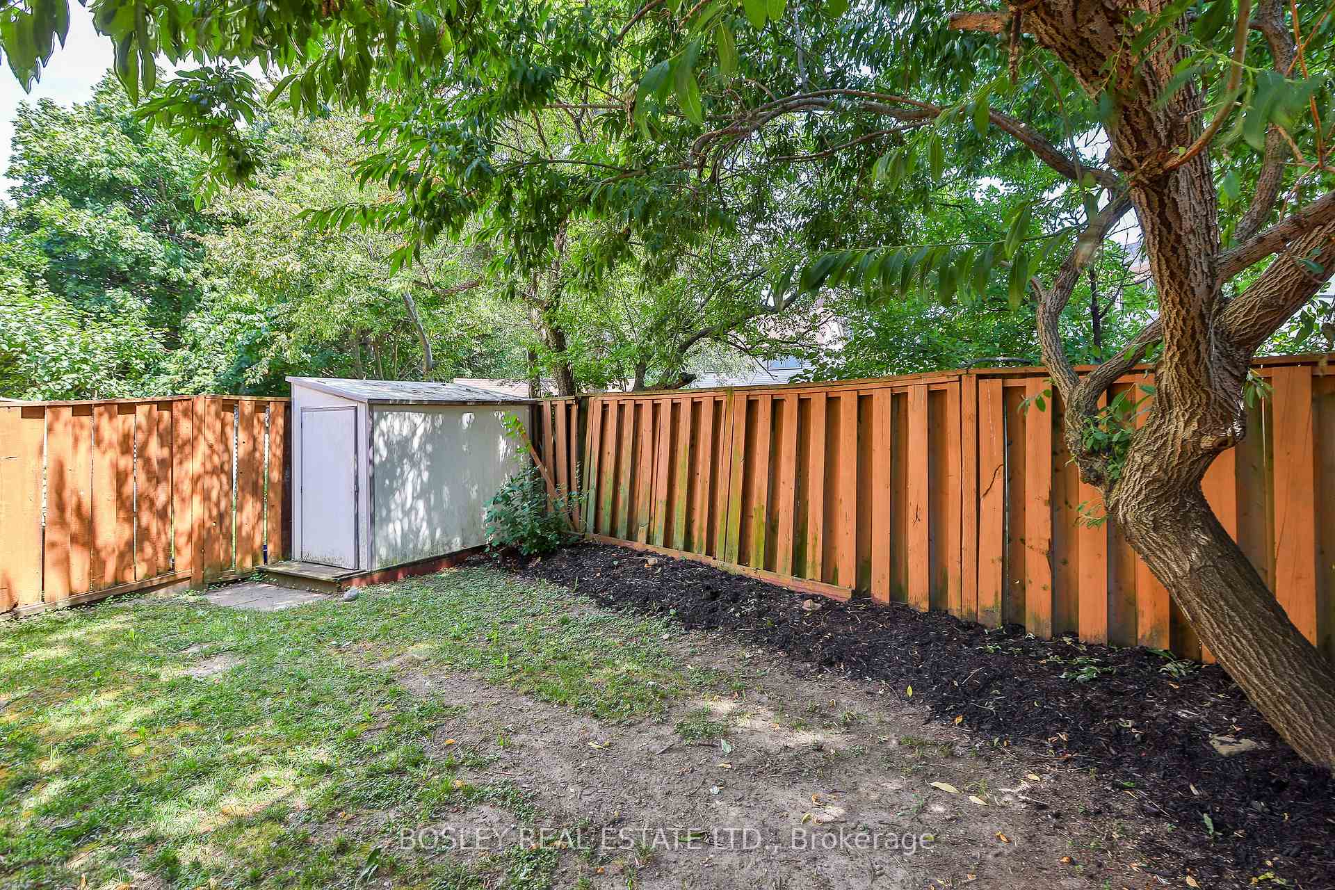 Photo 37 of 21 Courtleigh Square, Brampton, Heart Lake East — HOMEH