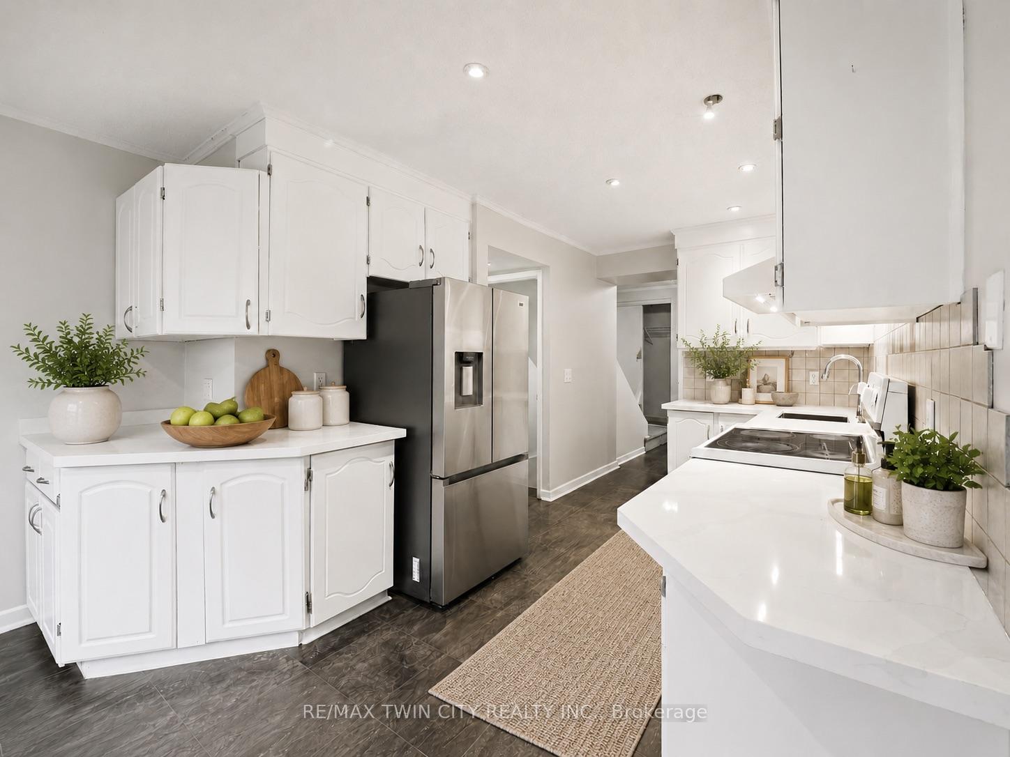 Photo 4 of Unit 110, 30 Green Valley Drive, Kitchener, Pioneer Park — HOMEH
