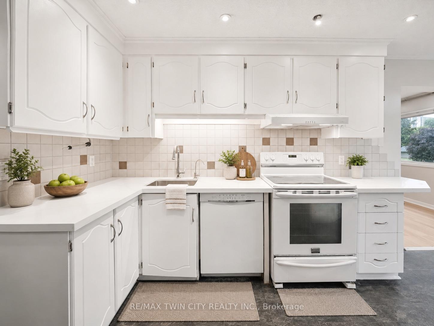 Photo 5 of Unit 110, 30 Green Valley Drive, Kitchener, Pioneer Park — HOMEH