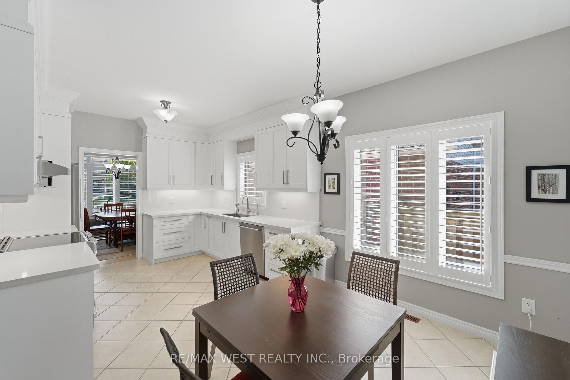 Photo 4 of 184 Tanners Drive, Halton Hills, Acton — HOMEH