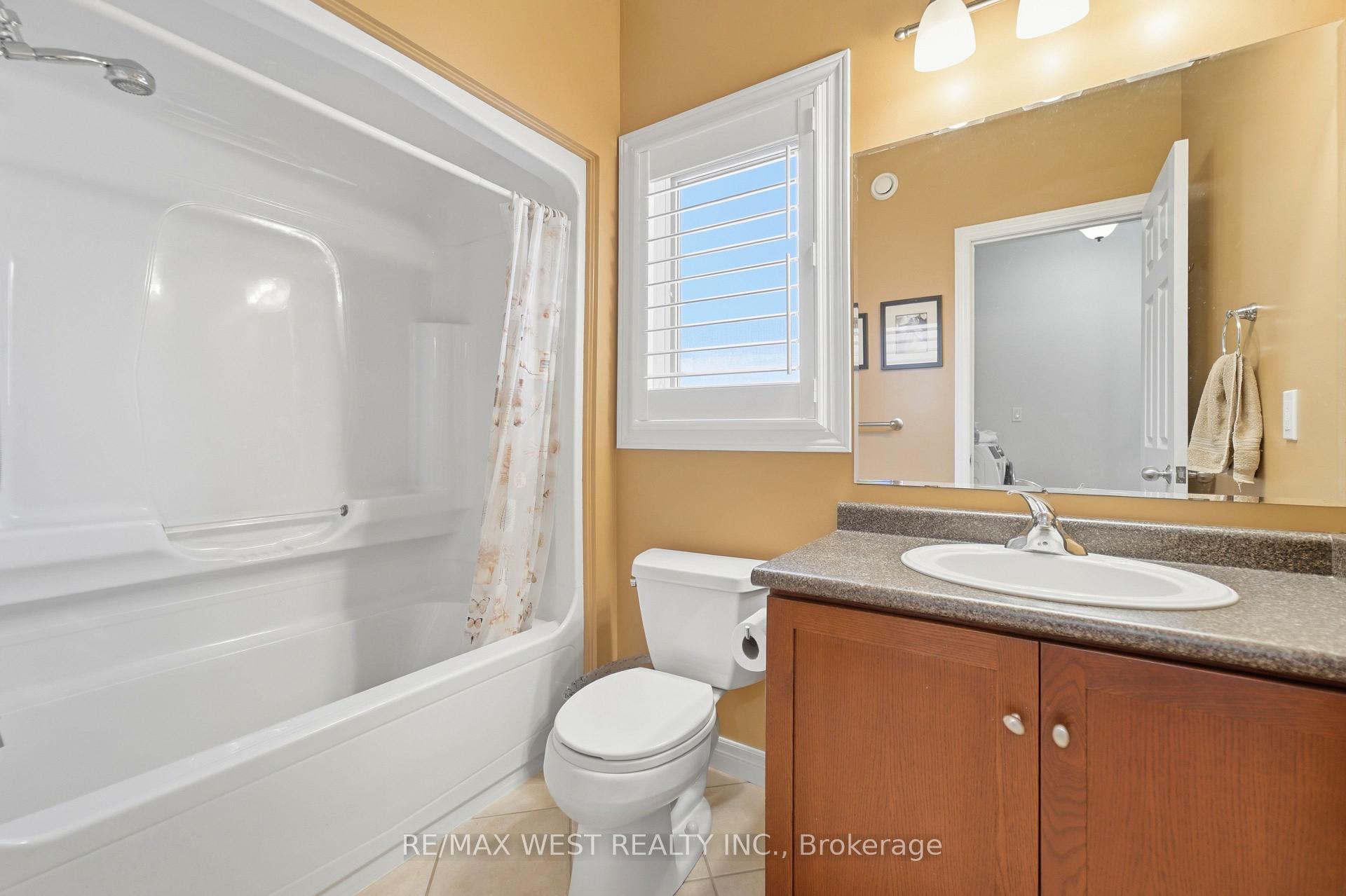 Photo 7 of 184 Tanners Drive, Halton Hills, Acton — HOMEH