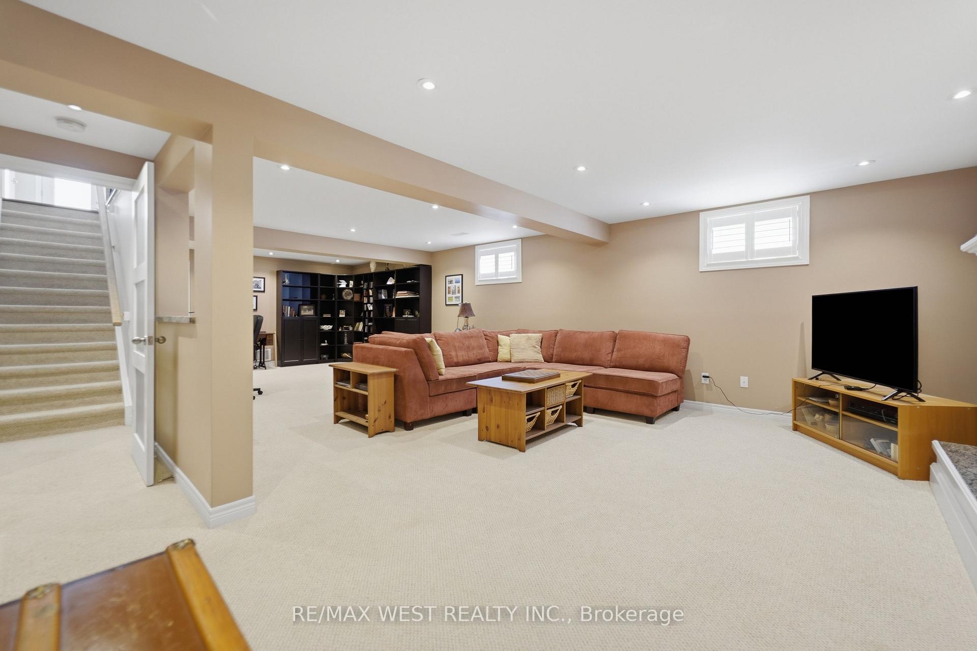 Photo 8 of 184 Tanners Drive, Halton Hills, Acton — HOMEH