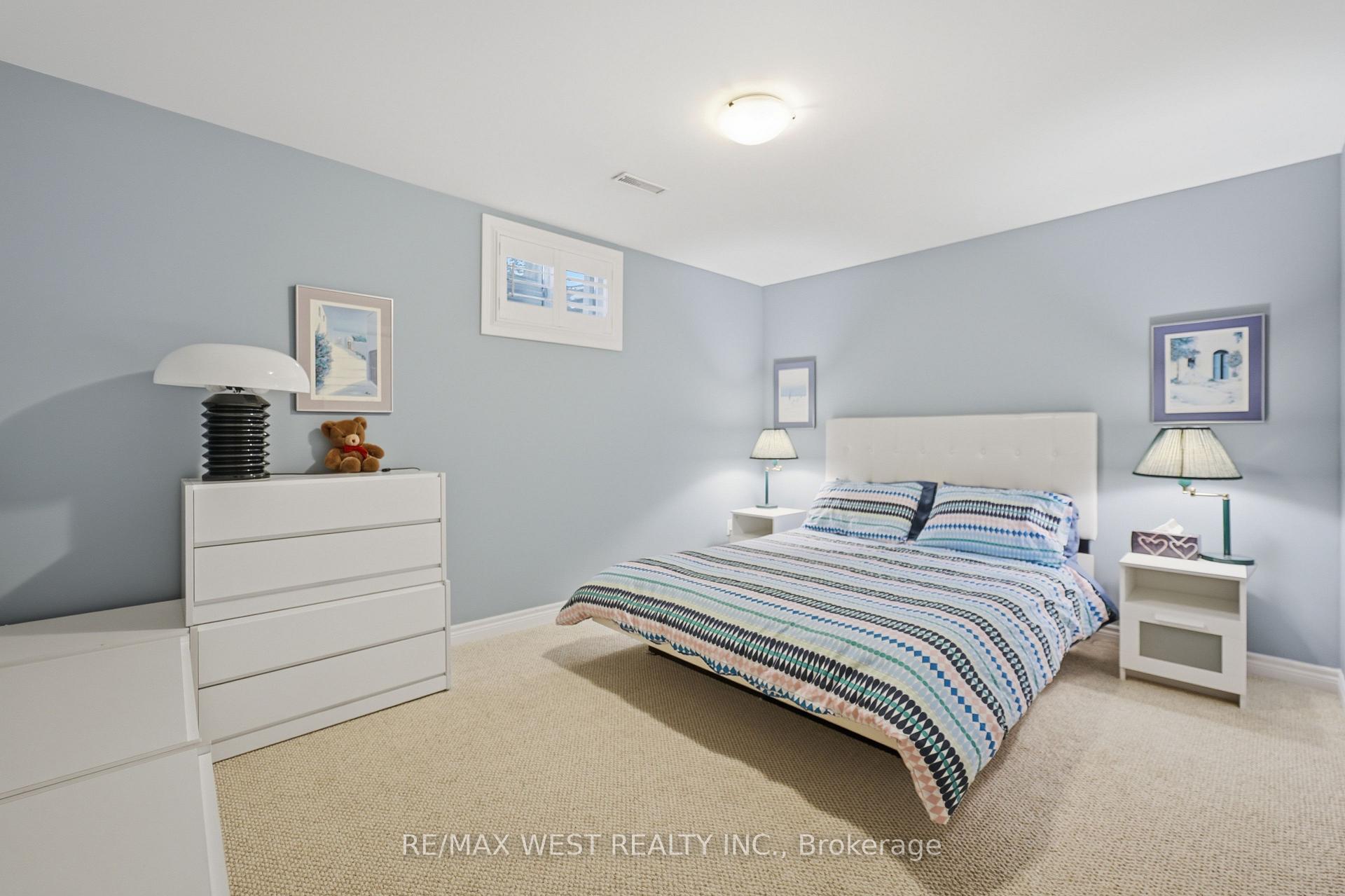 Photo 10 of 184 Tanners Drive, Halton Hills, Acton — HOMEH