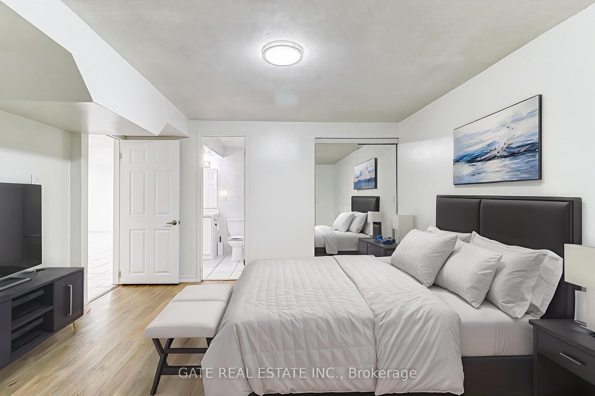 Photo 3 of 11 Jordana Drive, Markham, Middlefield — HOMEH