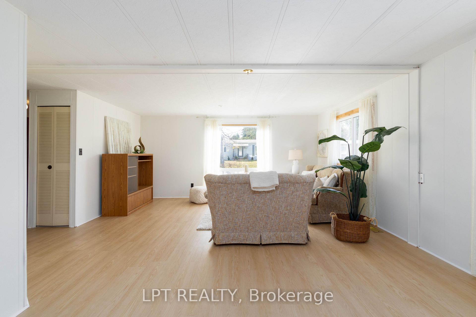 Photo 9 of 11 Geneva Court, Georgina, Sutton & Jackson's Point — HOMEH