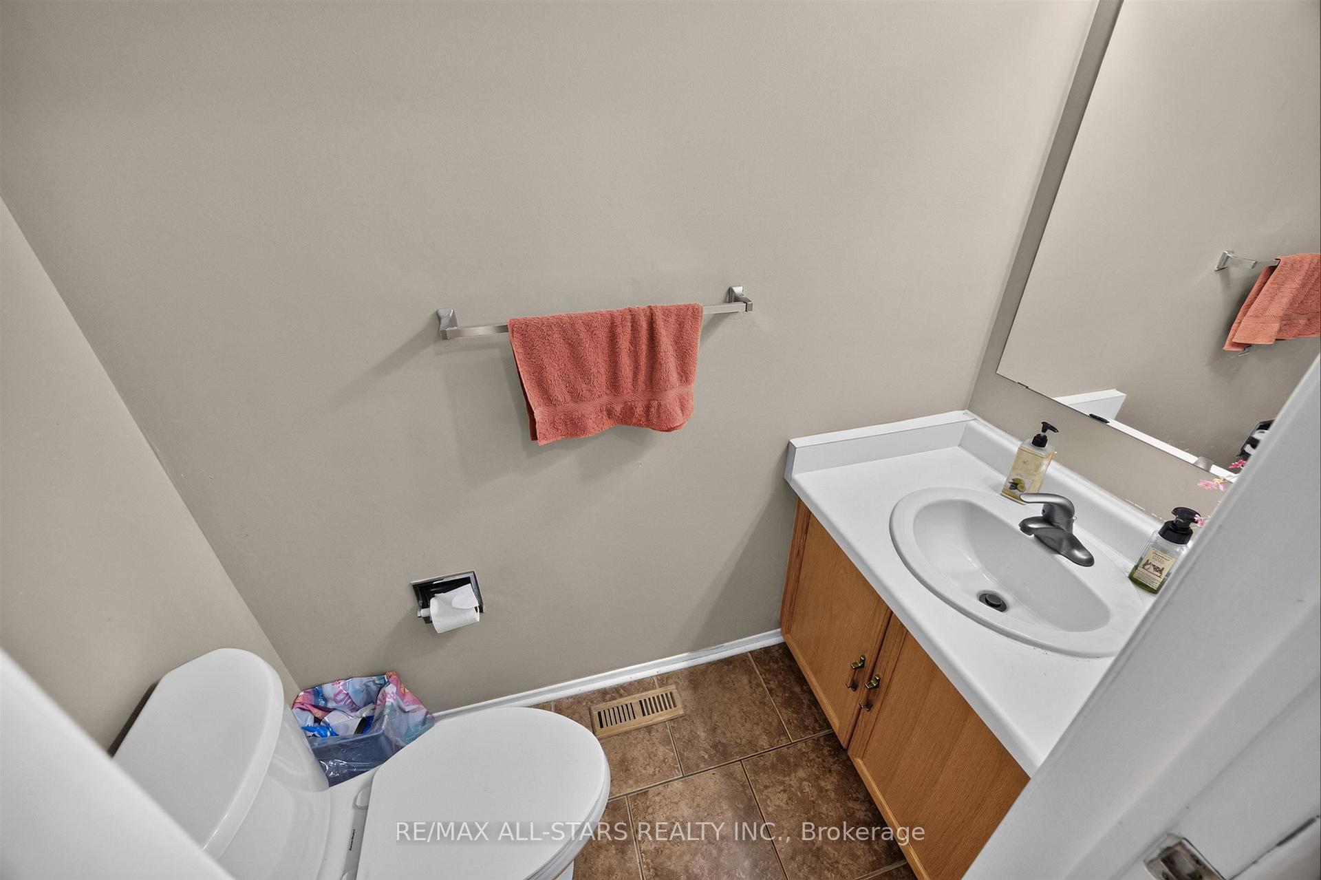 Photo 17 of 68 Patterson Crescent, Ajax, Central — HOMEH