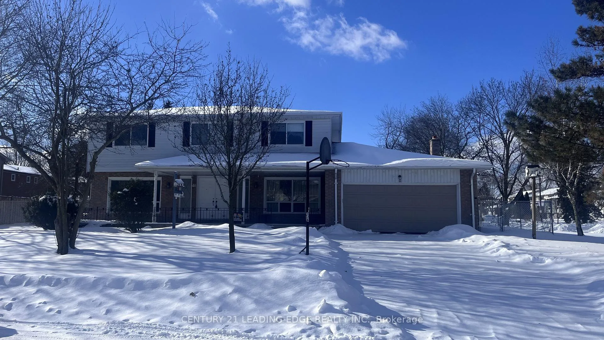 Photo 2 of 11 Elm Lea Street, Markham, Markham Village — HOMEH