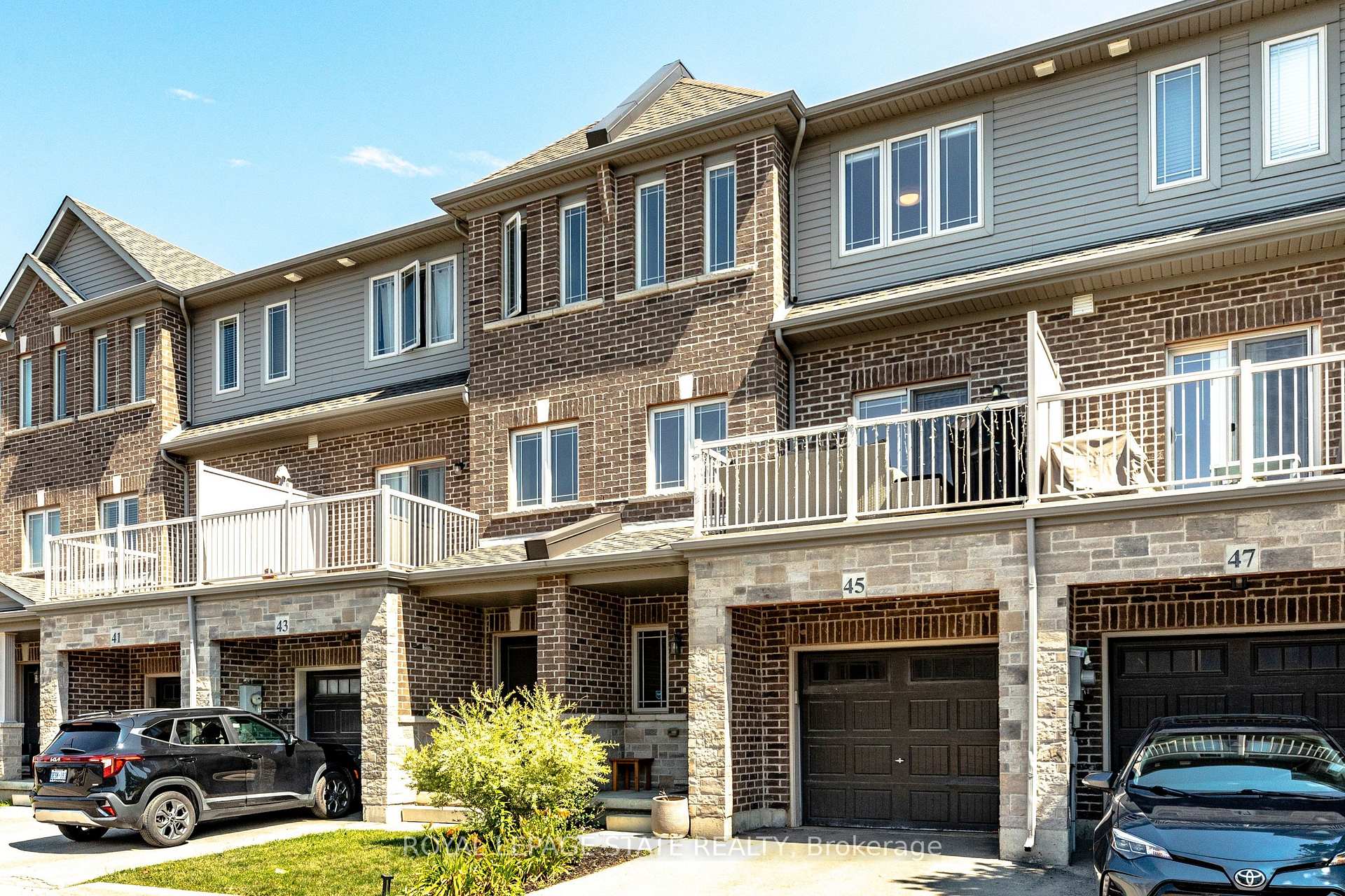 Photo 2 of 45 Crossings Way, Hamilton, Rural Glanbrook — HOMEH