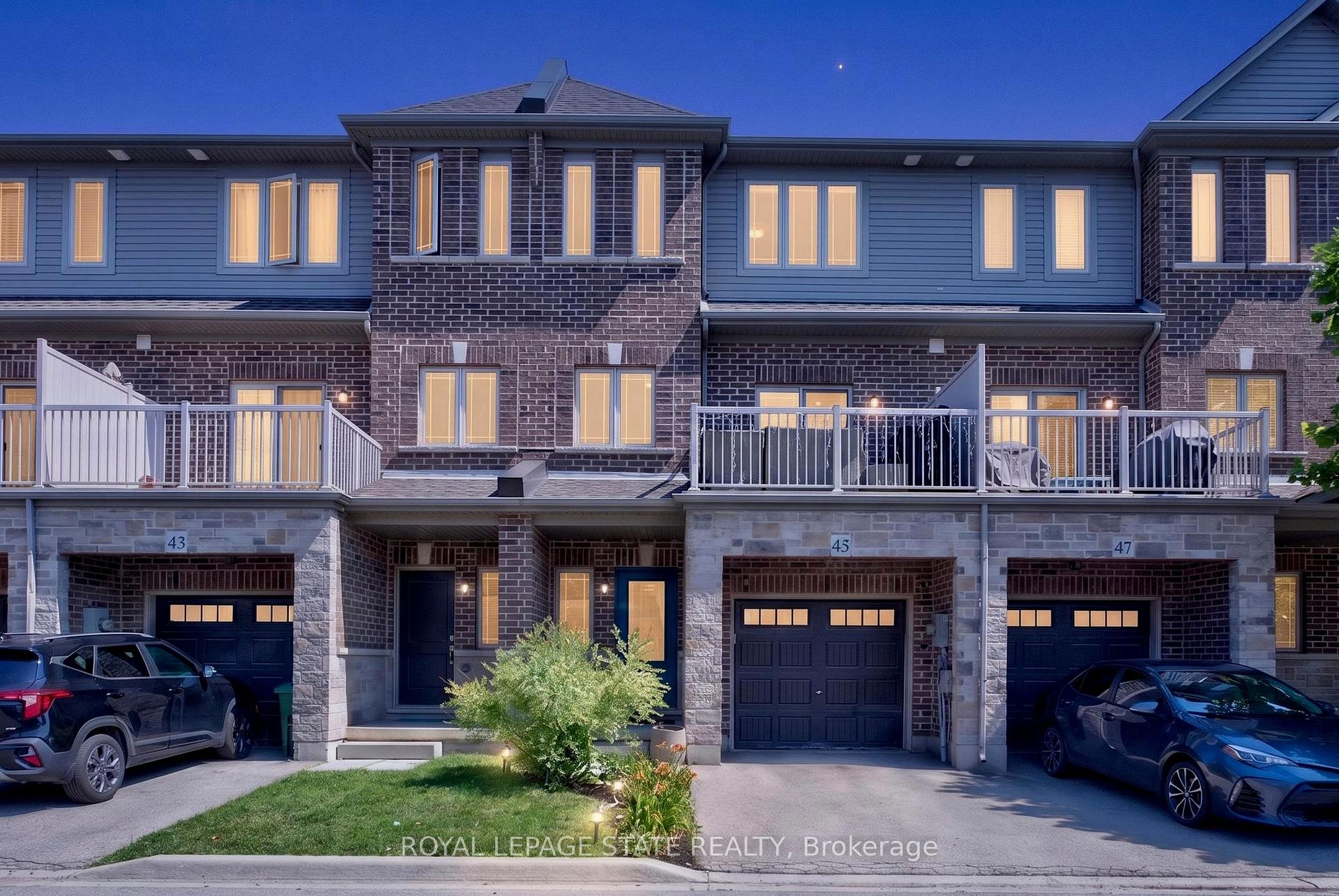 Photo 3 of 45 Crossings Way, Hamilton, Rural Glanbrook — HOMEH