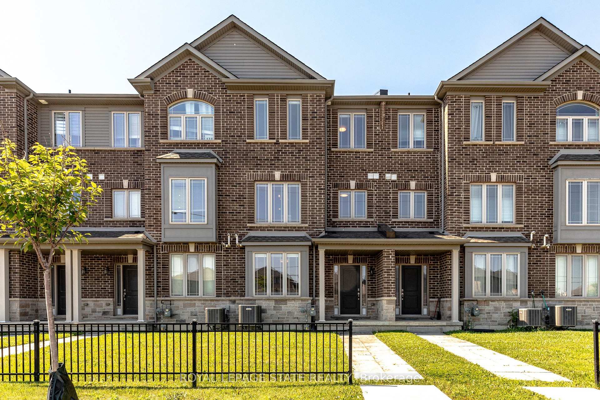 Photo 4 of 45 Crossings Way, Hamilton, Rural Glanbrook — HOMEH