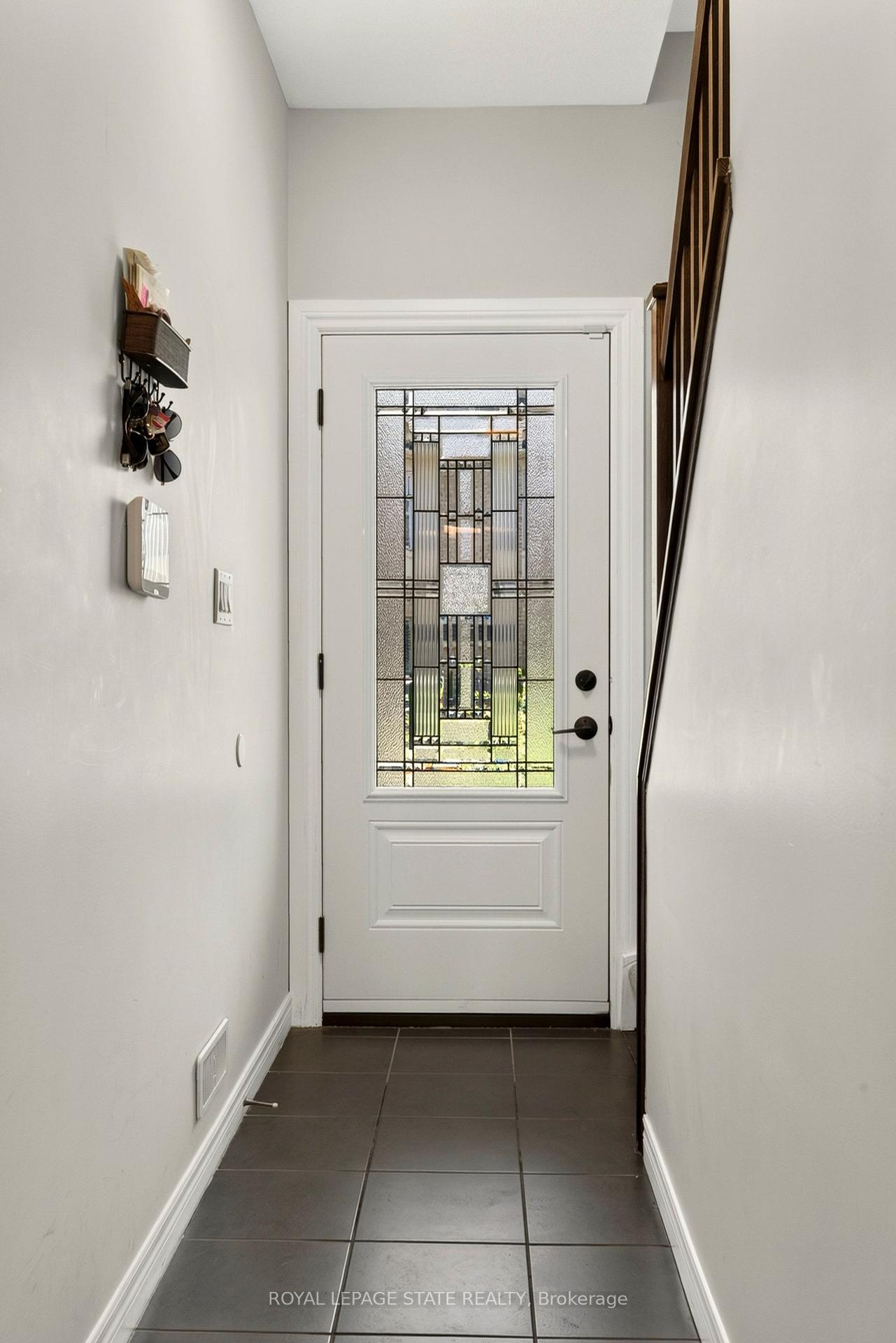 Photo 6 of 45 Crossings Way, Hamilton, Rural Glanbrook — HOMEH