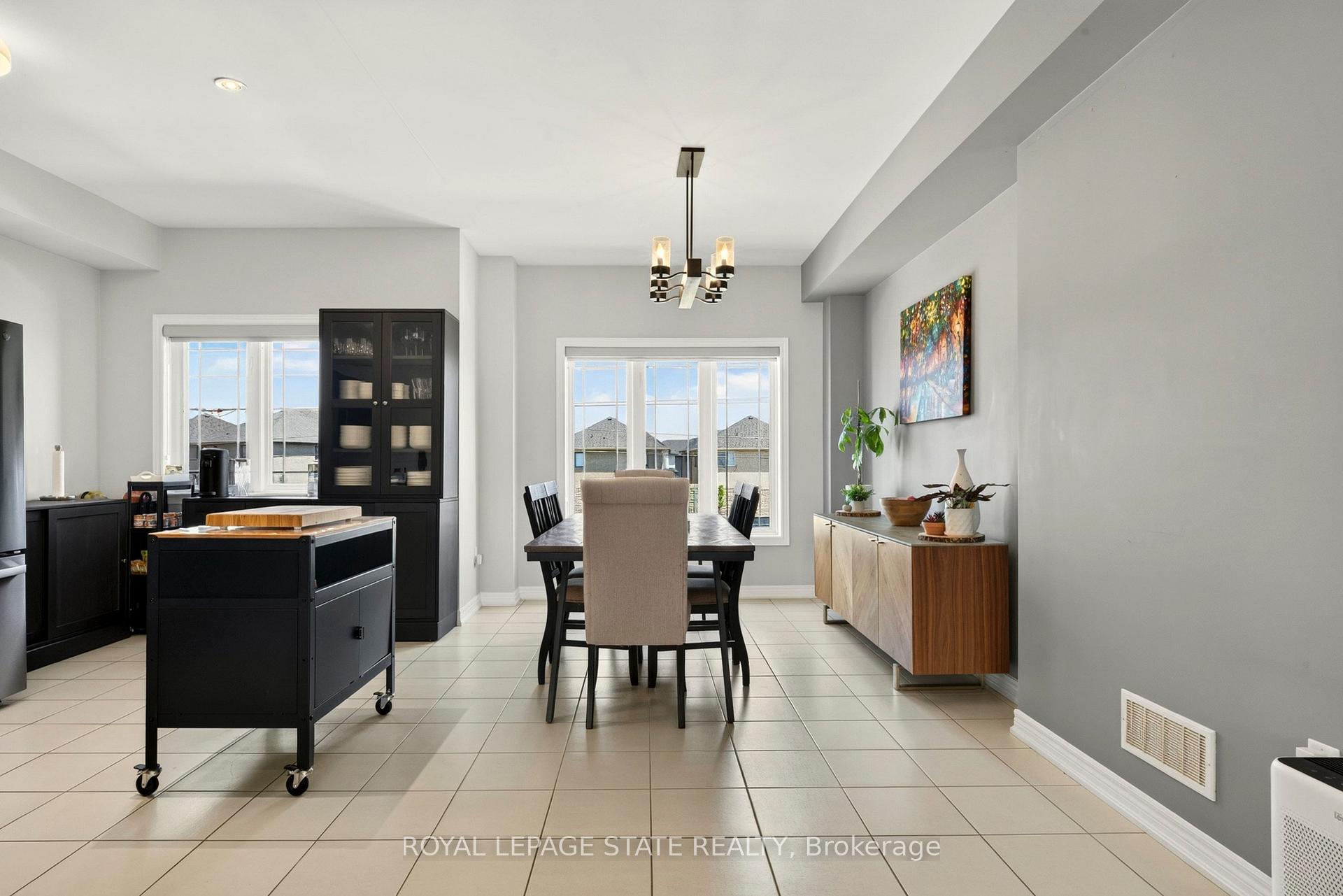 Photo 18 of 45 Crossings Way, Hamilton, Rural Glanbrook — HOMEH