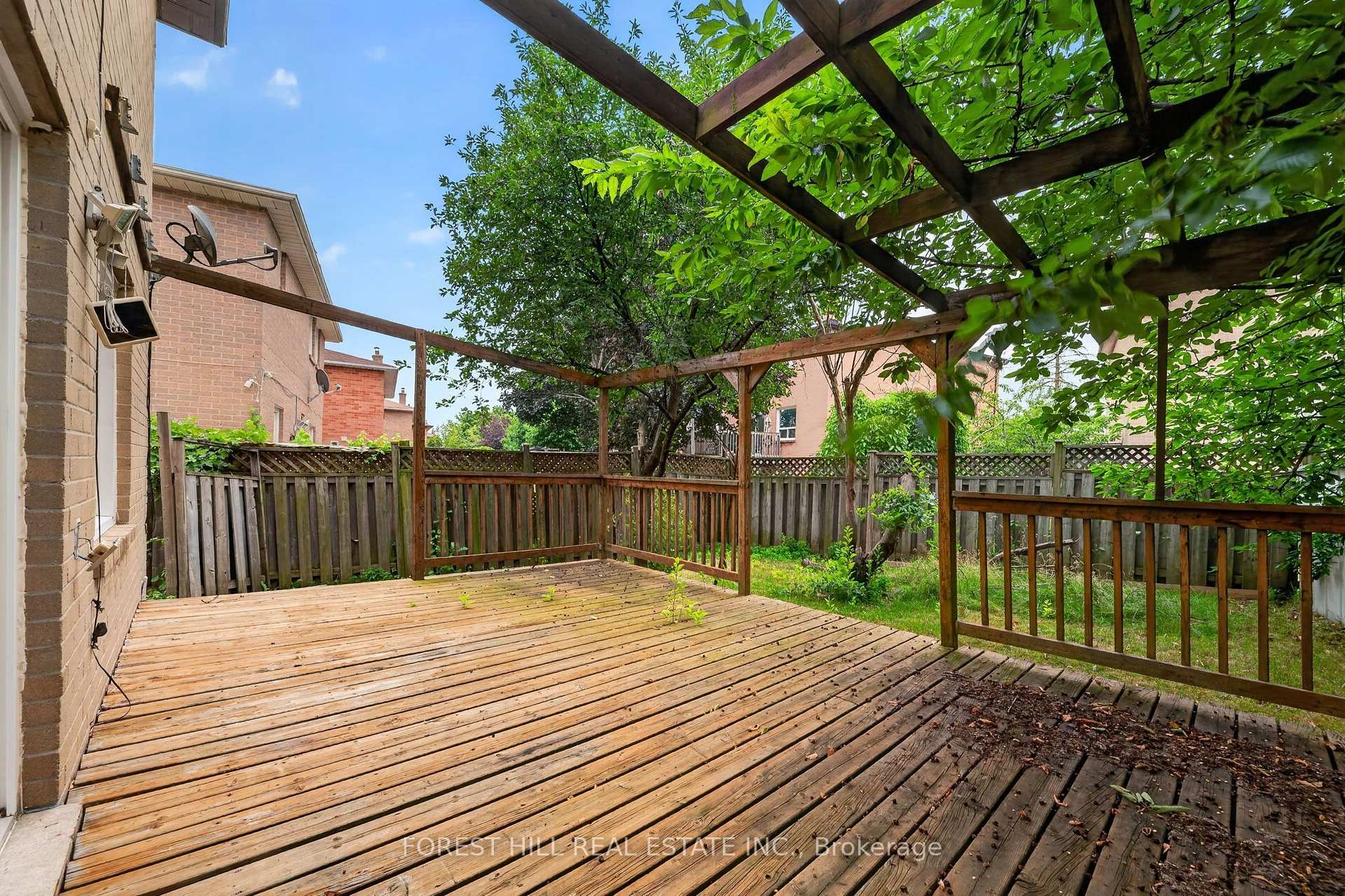 Photo 40 of 55 Castlehill Road, Brampton, Northwood Park — HOMEH