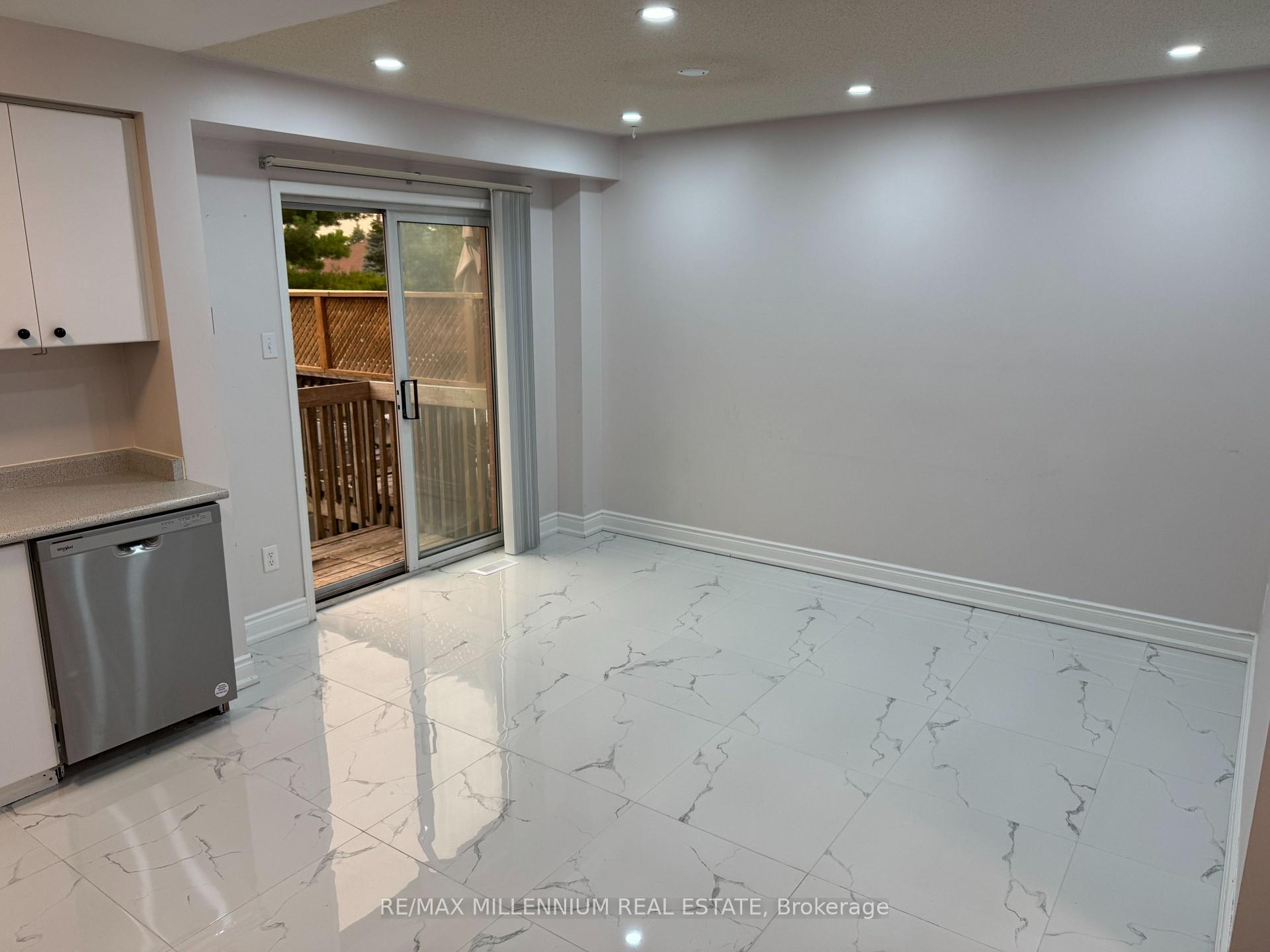 Photo 4 of 229 Kelso Crescent, Vaughan, Maple — HOMEH