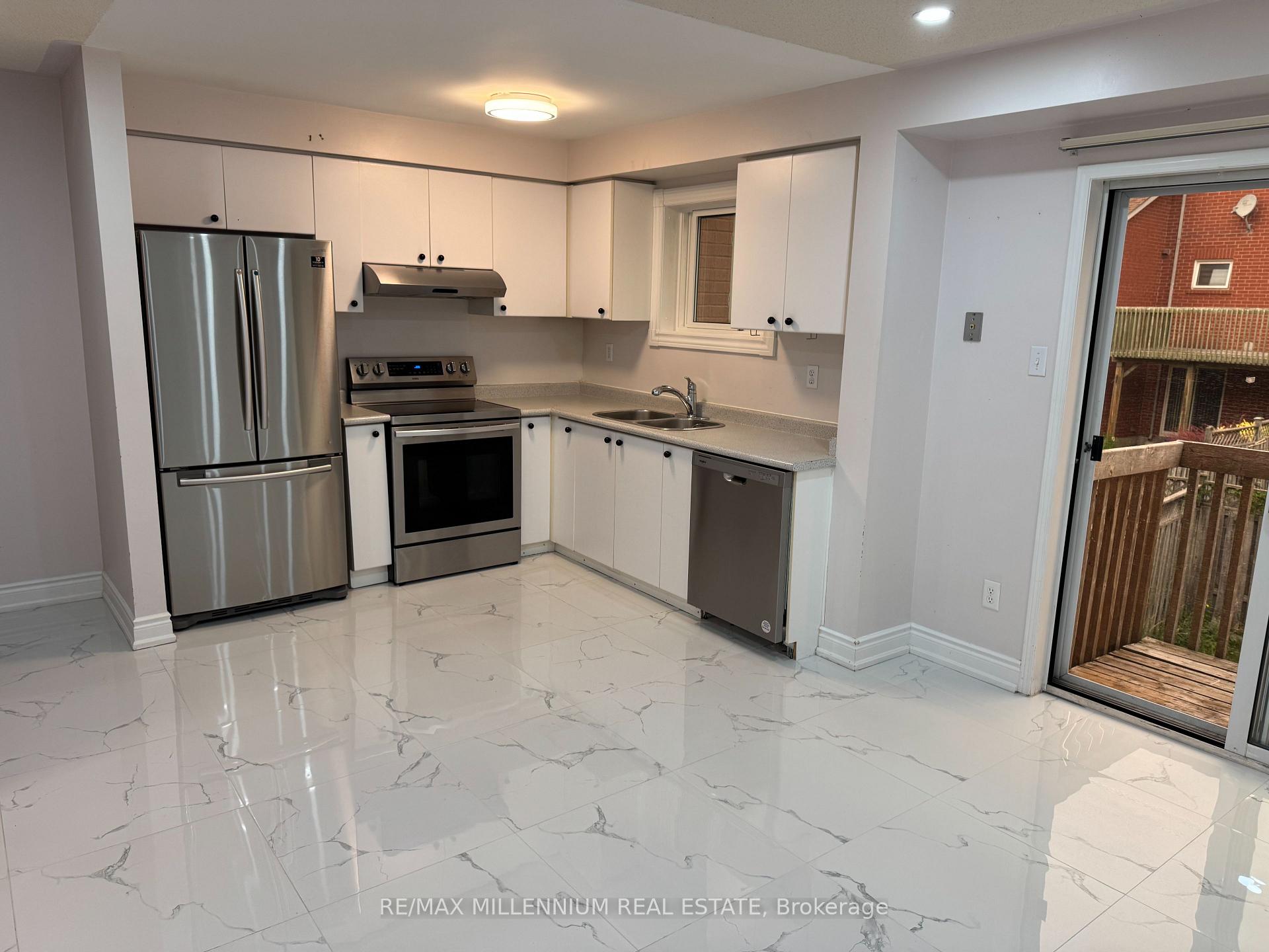 Photo 5 of 229 Kelso Crescent, Vaughan, Maple — HOMEH