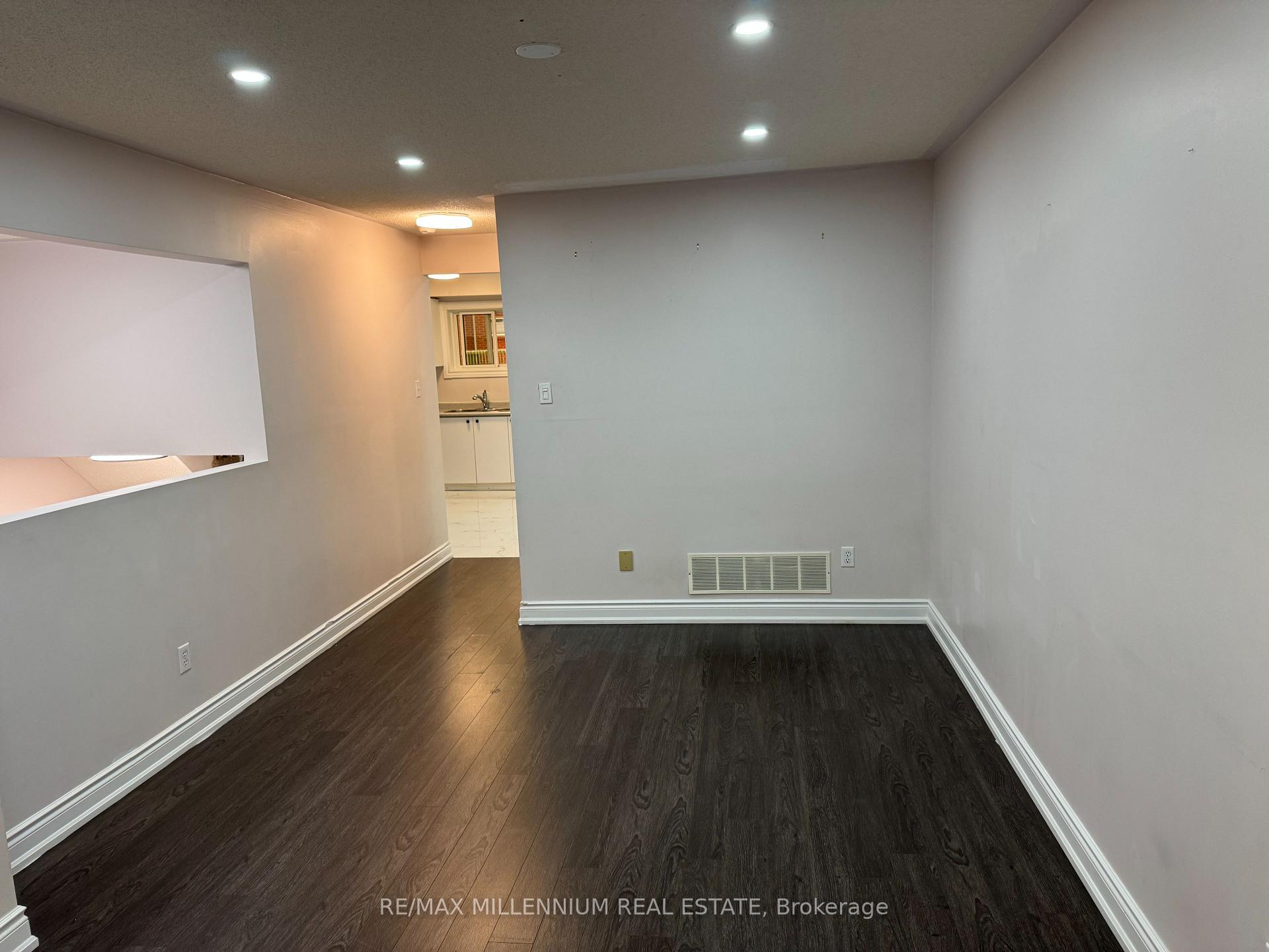 Photo 8 of 229 Kelso Crescent, Vaughan, Maple — HOMEH