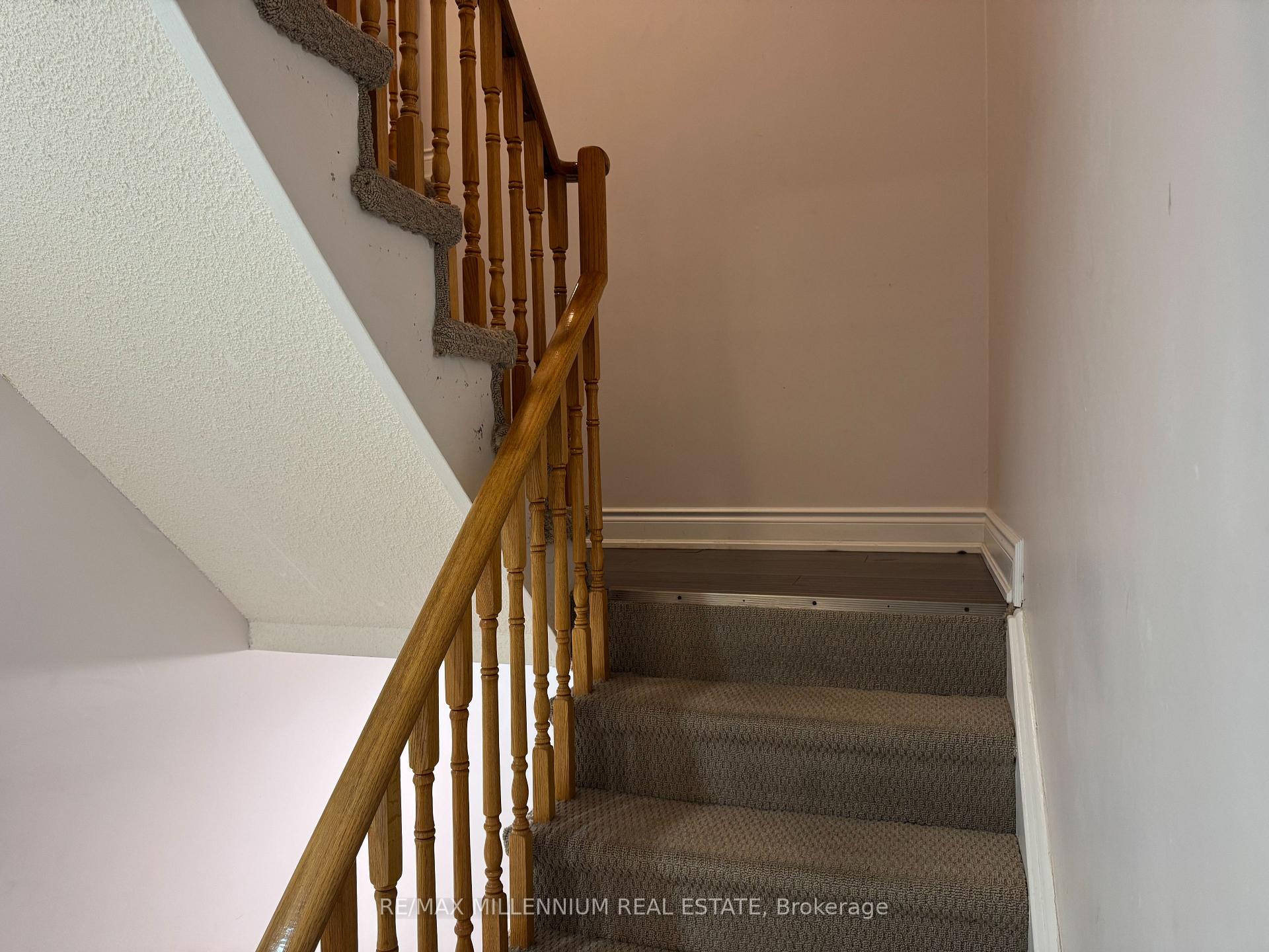 Photo 10 of 229 Kelso Crescent, Vaughan, Maple — HOMEH