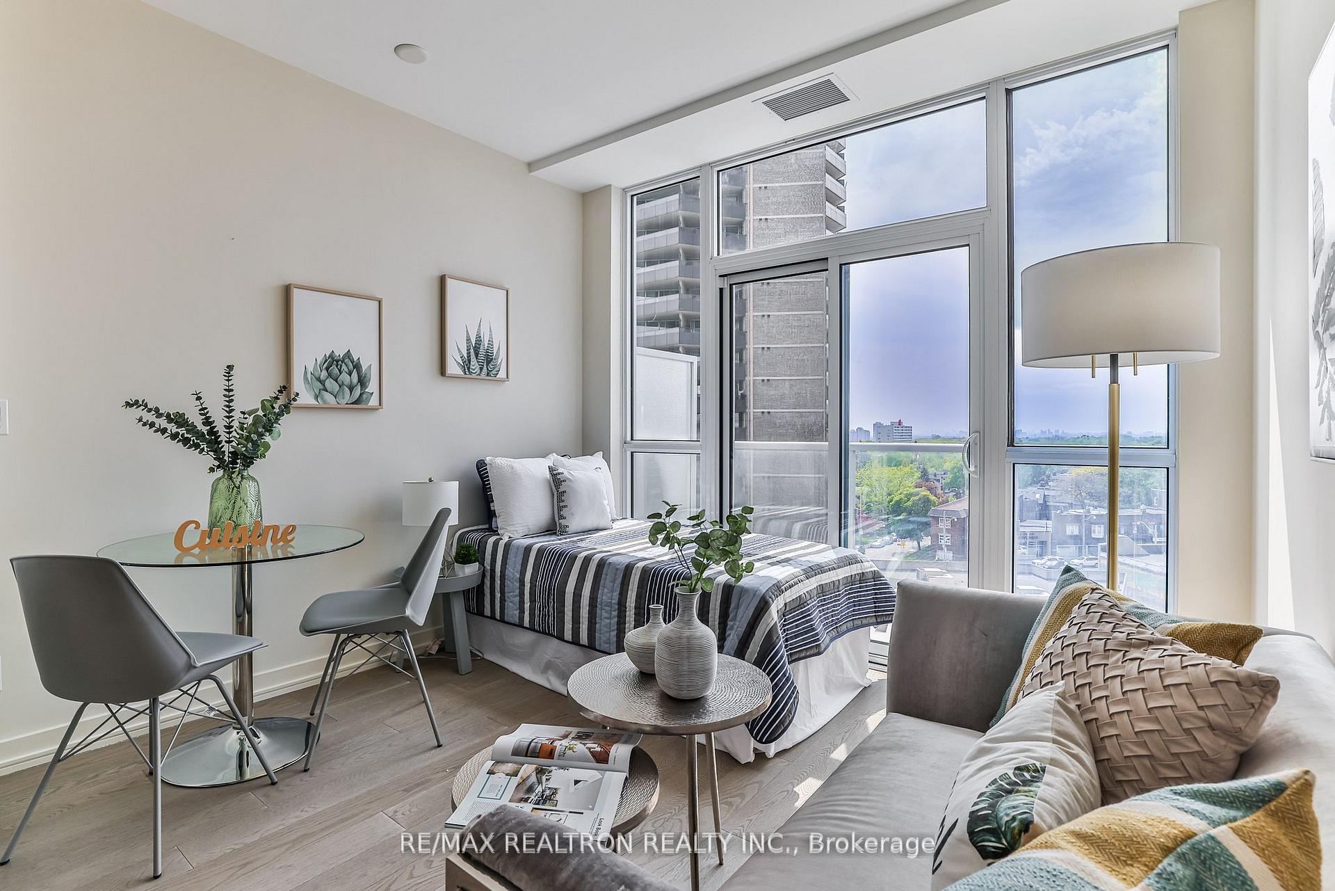 Photo 4 of Unit 618, 501 St Clair Avenue W, Toronto, Casa Loma — HOMEH