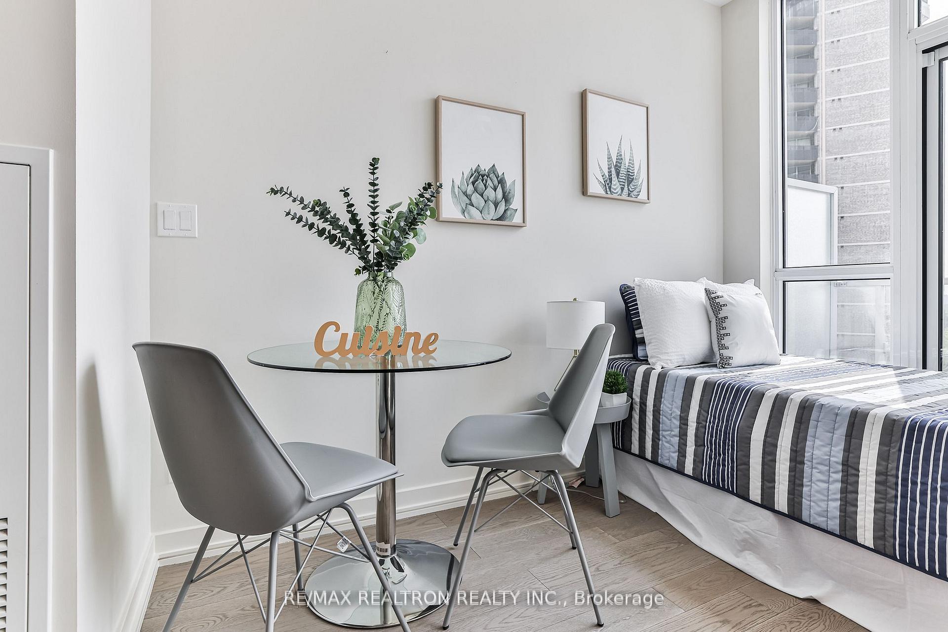 Photo 6 of Unit 618, 501 St Clair Avenue W, Toronto, Casa Loma — HOMEH