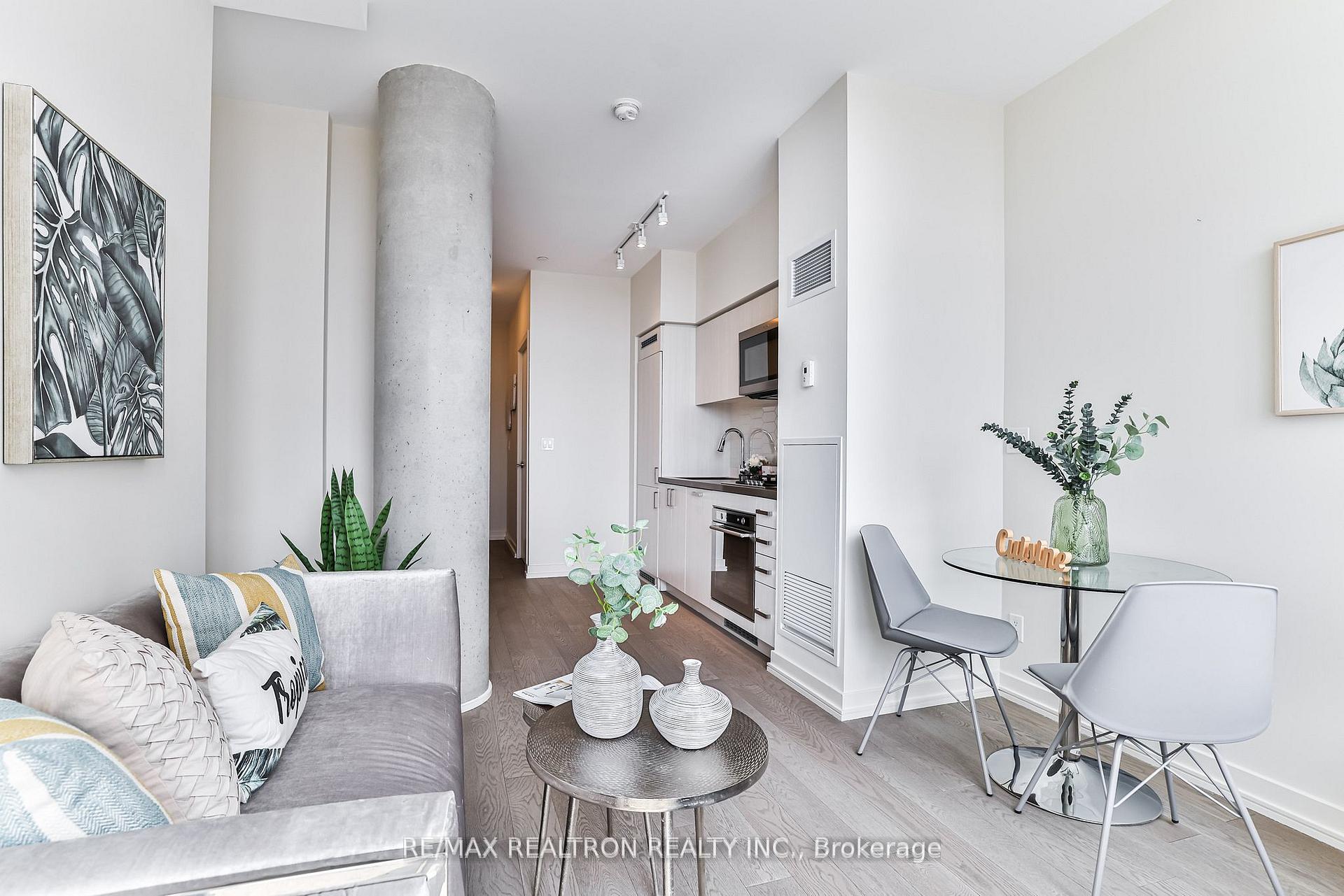 Photo 9 of Unit 618, 501 St Clair Avenue W, Toronto, Casa Loma — HOMEH