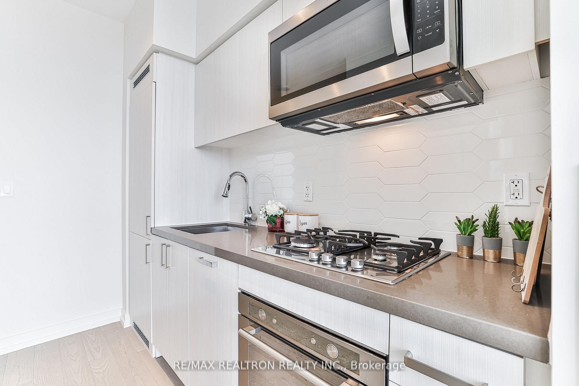 Photo 10 of Unit 618, 501 St Clair Avenue W, Toronto, Casa Loma — HOMEH