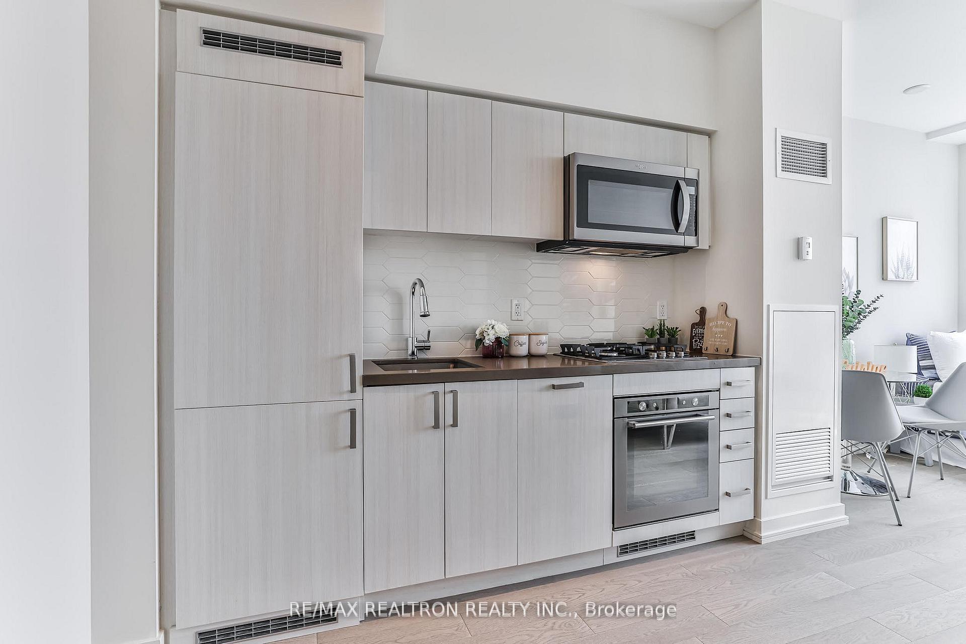 Photo 11 of Unit 618, 501 St Clair Avenue W, Toronto, Casa Loma — HOMEH