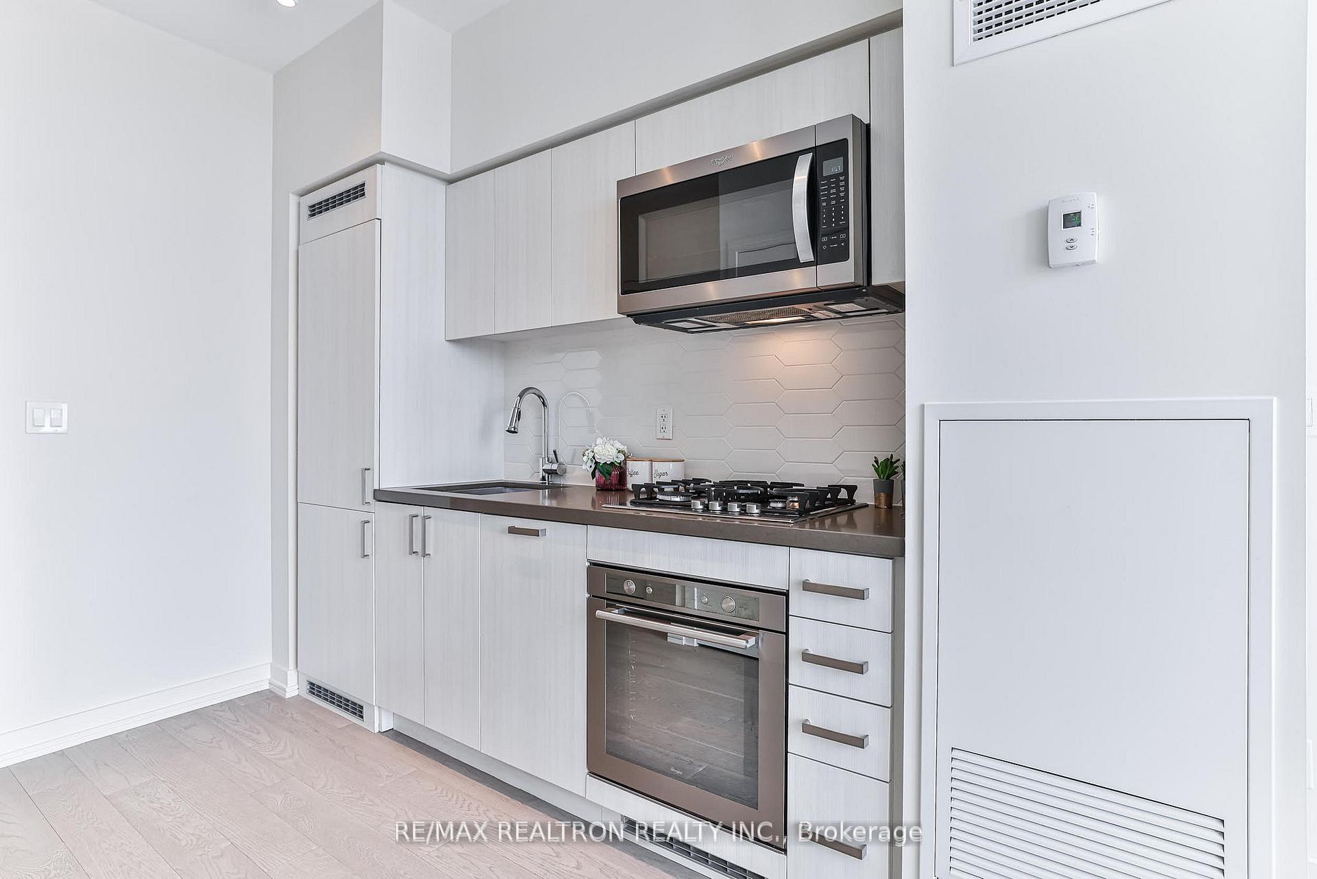 Photo 12 of Unit 618, 501 St Clair Avenue W, Toronto, Casa Loma — HOMEH
