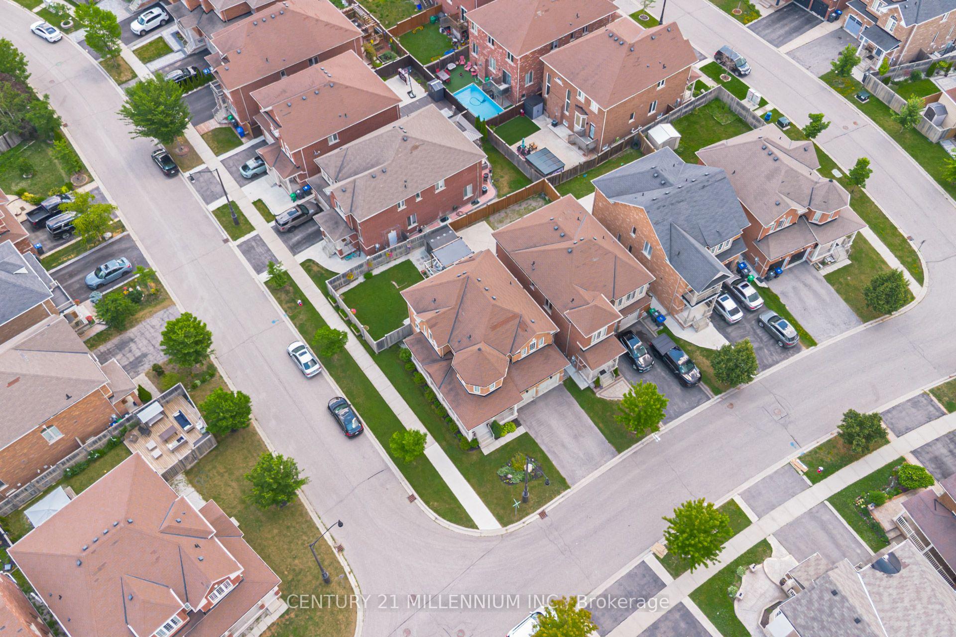 Photo 4 of 36 Platform Crescent, Brampton, Northwest Brampton — HOMEH