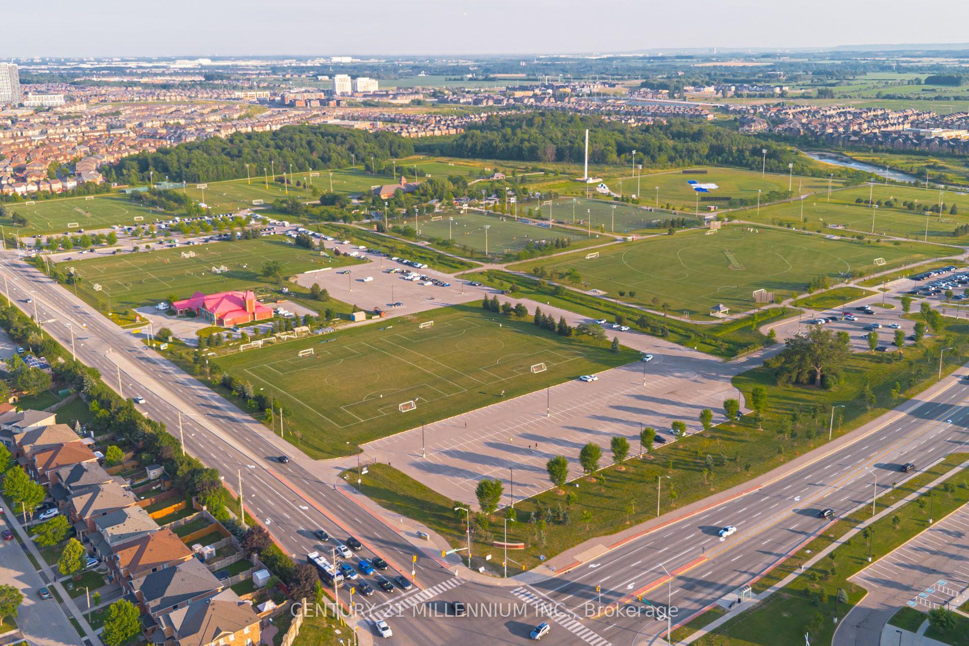 Photo 5 of 36 Platform Crescent, Brampton, Northwest Brampton — HOMEH
