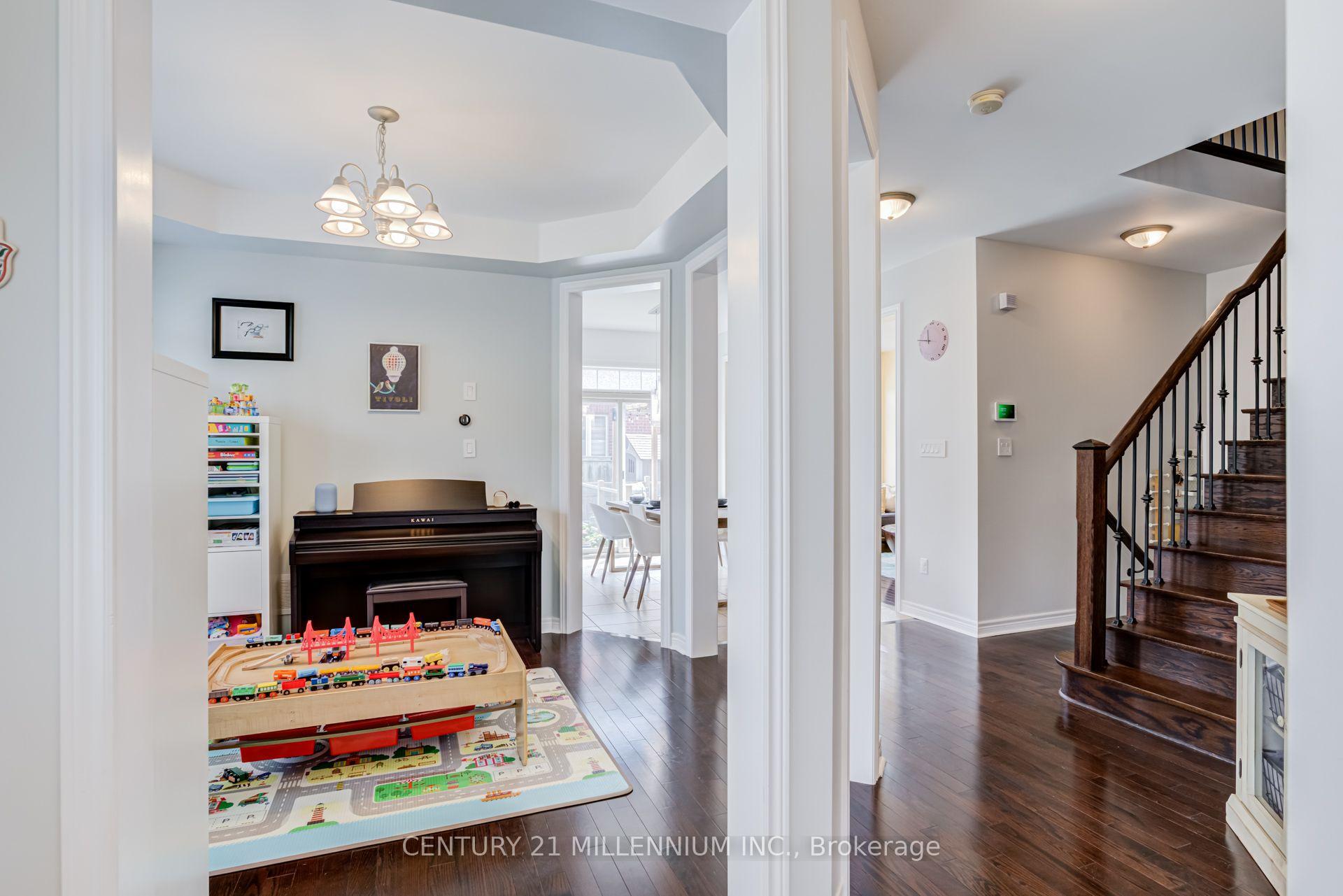 Photo 9 of 36 Platform Crescent, Brampton, Northwest Brampton — HOMEH